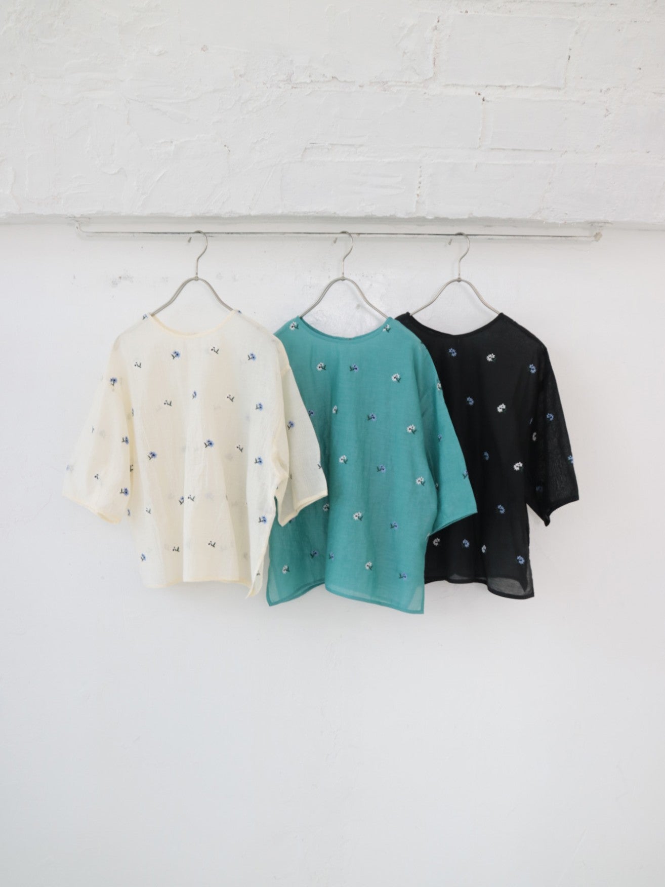 doux bleu　シアー刺繍ブラウス　　DB-2623-075