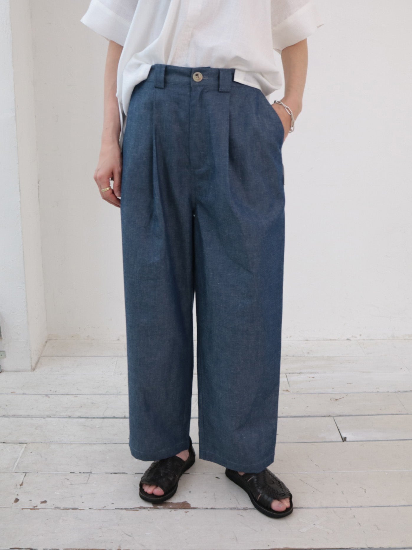 doux bleu　ライトデニムタックパンツ　DB-2625-056
