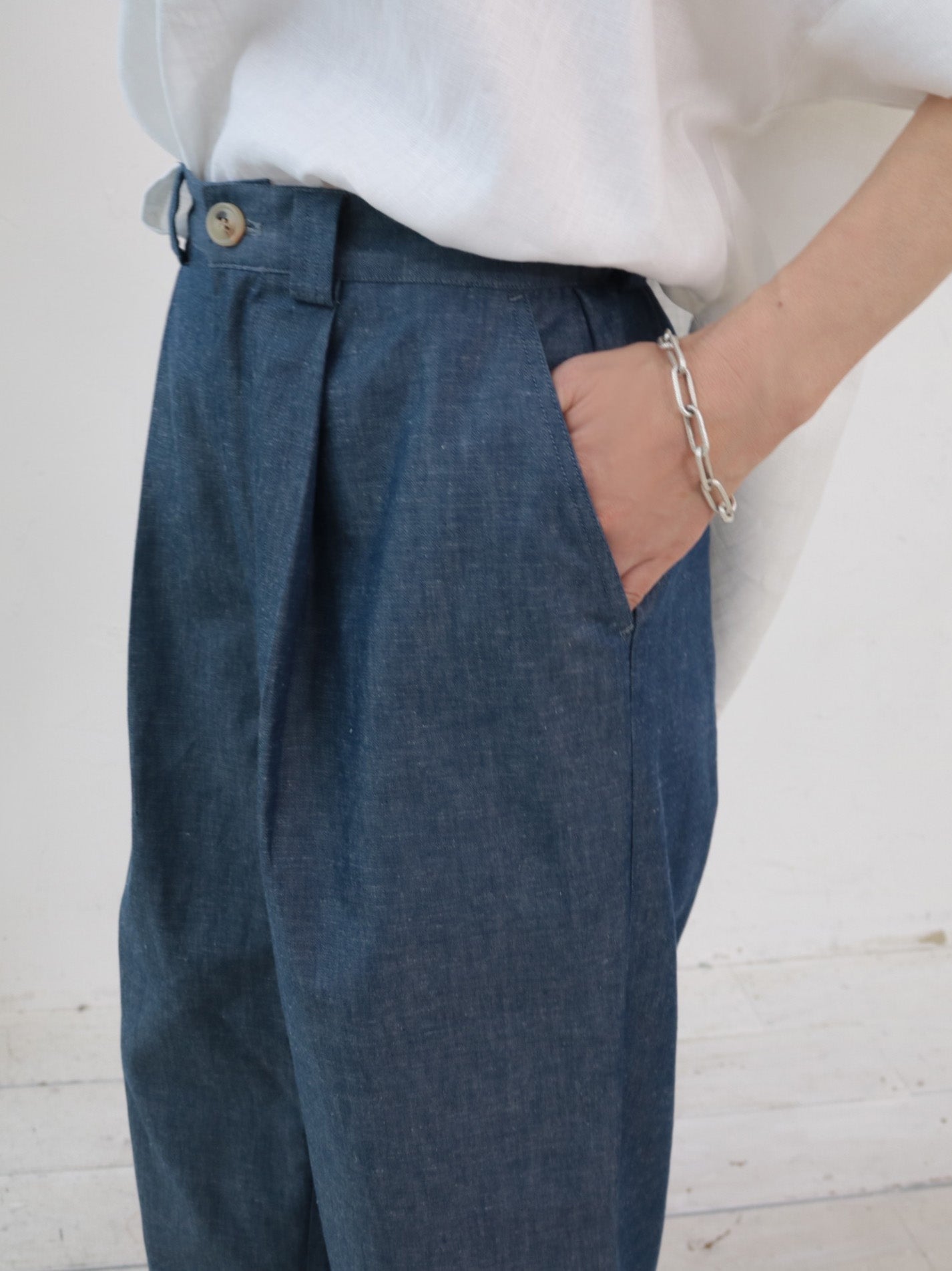 doux bleu　ライトデニムタックパンツ　DB-2625-056