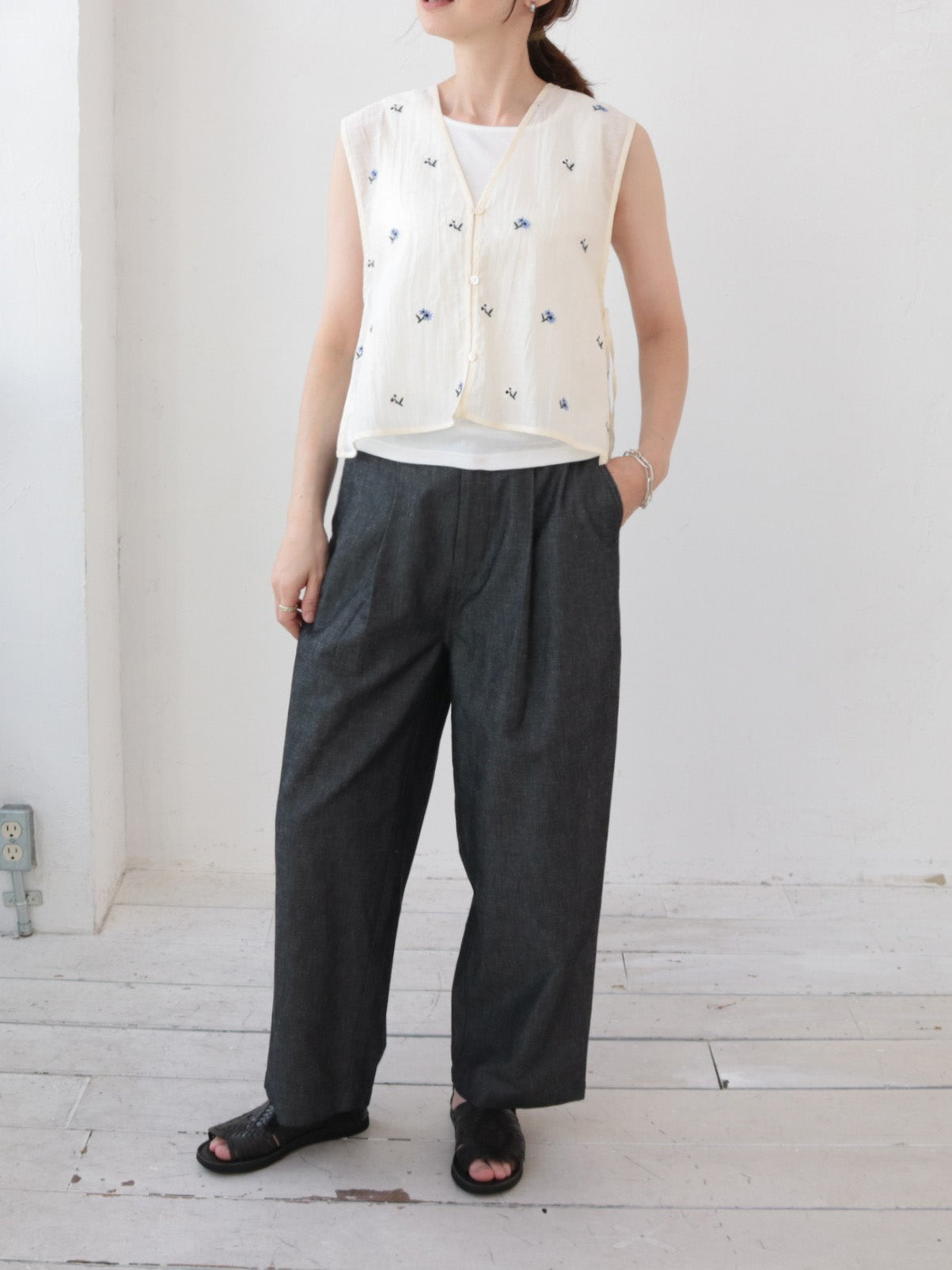 doux bleu　ライトデニムタックパンツ　DB-2625-056