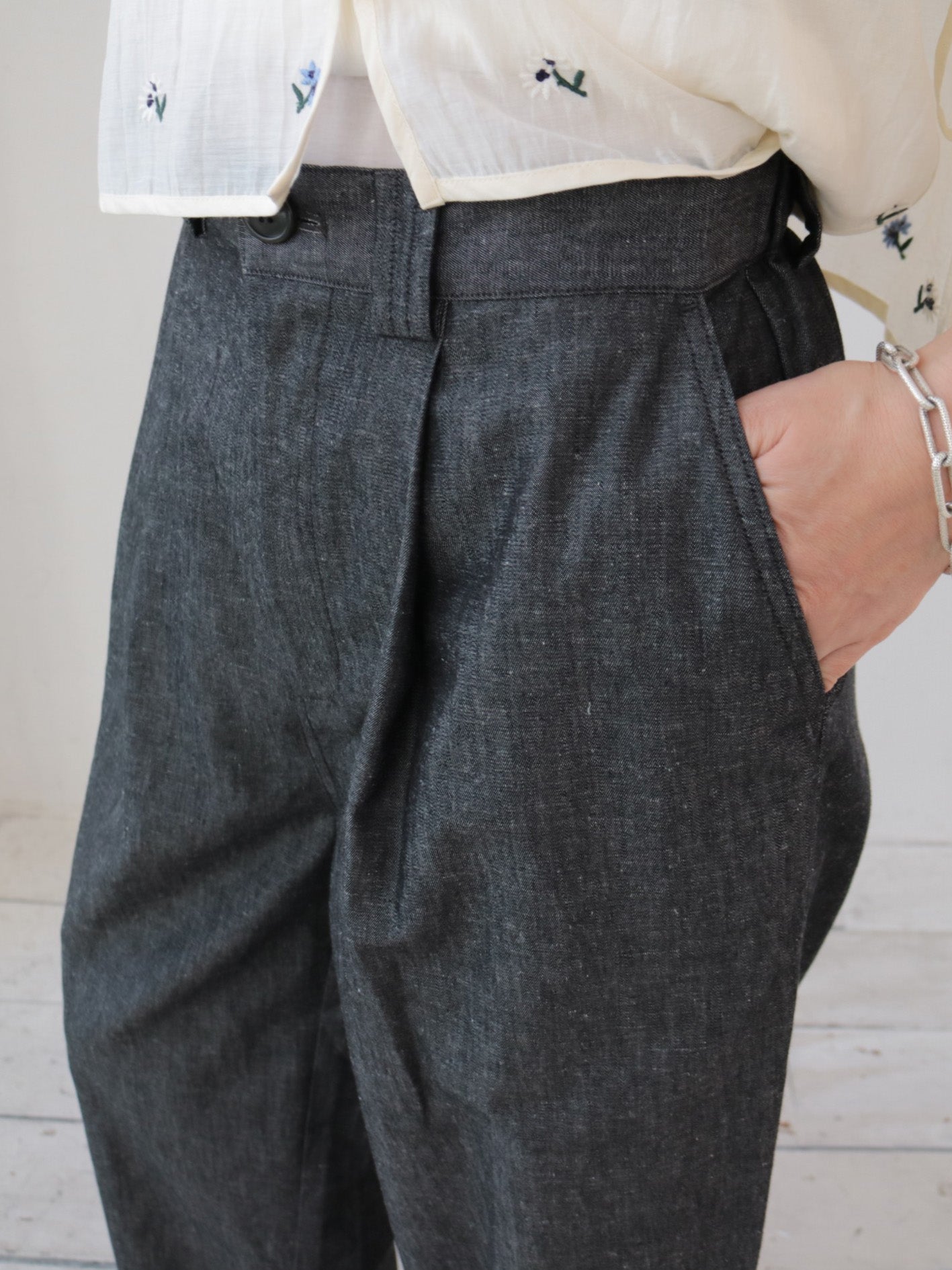 doux bleu　ライトデニムタックパンツ　DB-2625-056