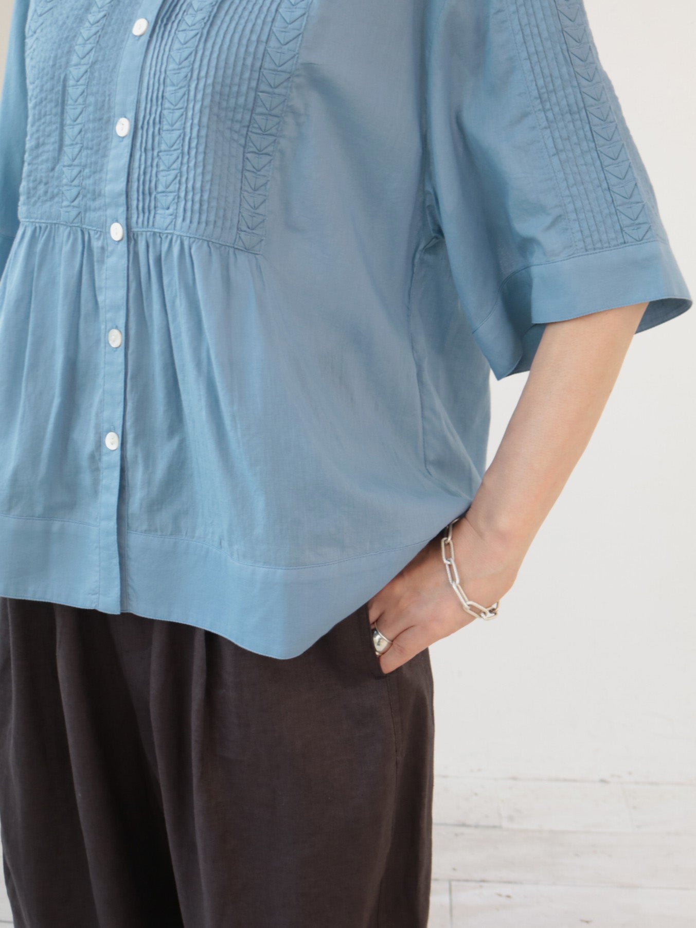 doux bleu　コットンボイル/ピンタックブラウス　DB-2623-063