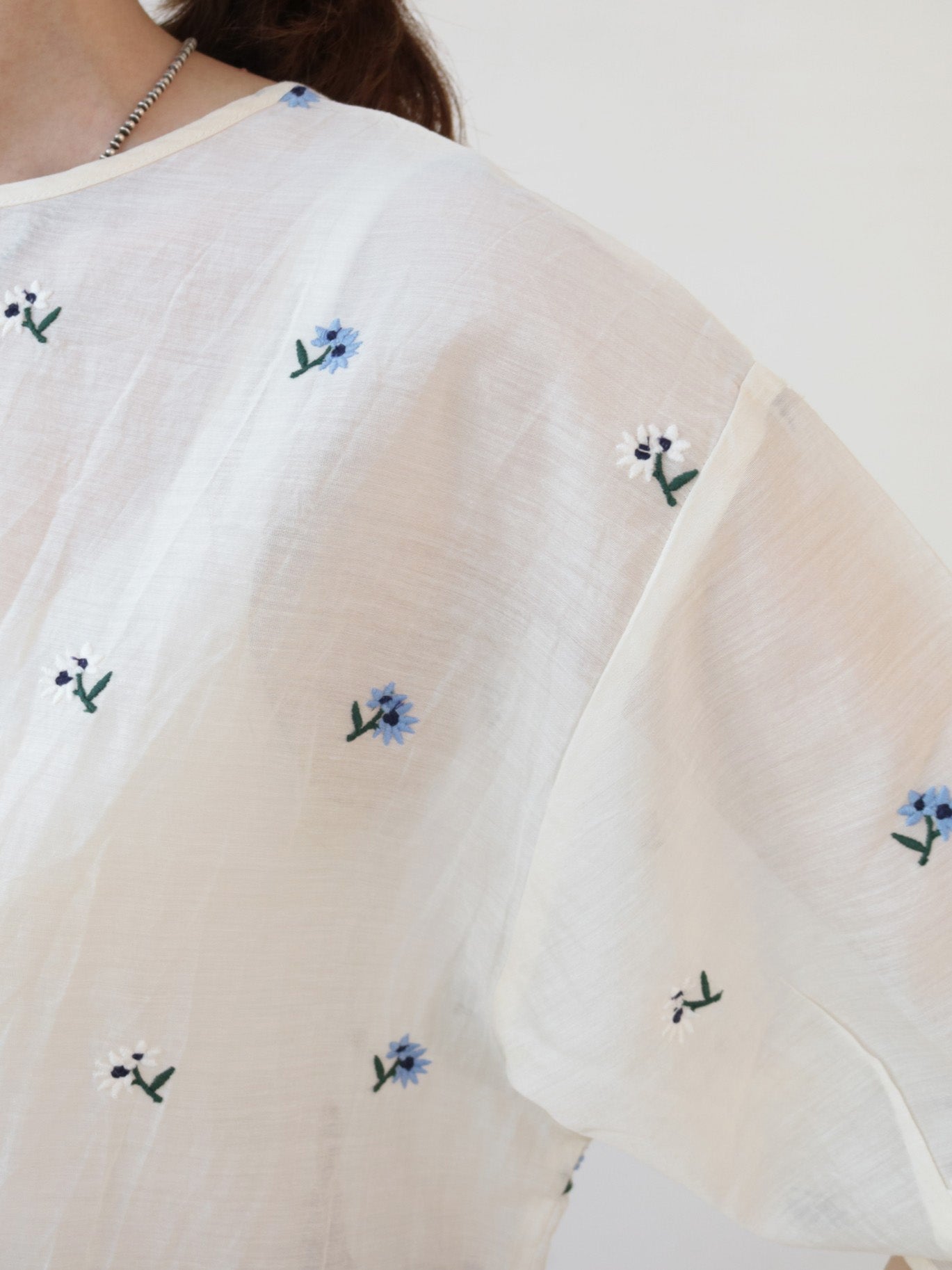 doux bleu　シアー刺繍ブラウス　　DB-2623-075