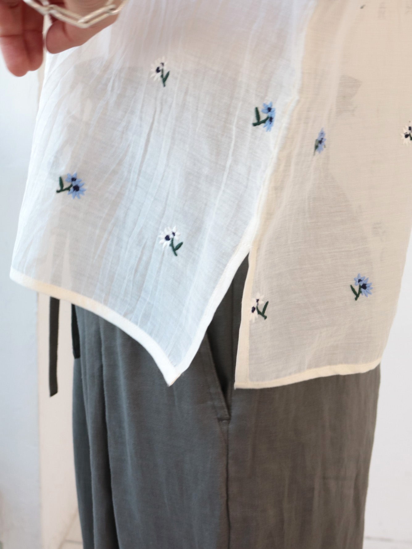 doux bleu シアー刺繍ブラウス DB-2623-075