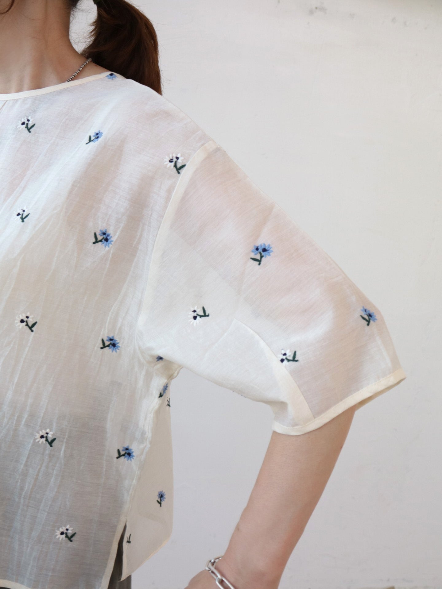 doux bleu　シアー刺繍ブラウス　　DB-2623-075
