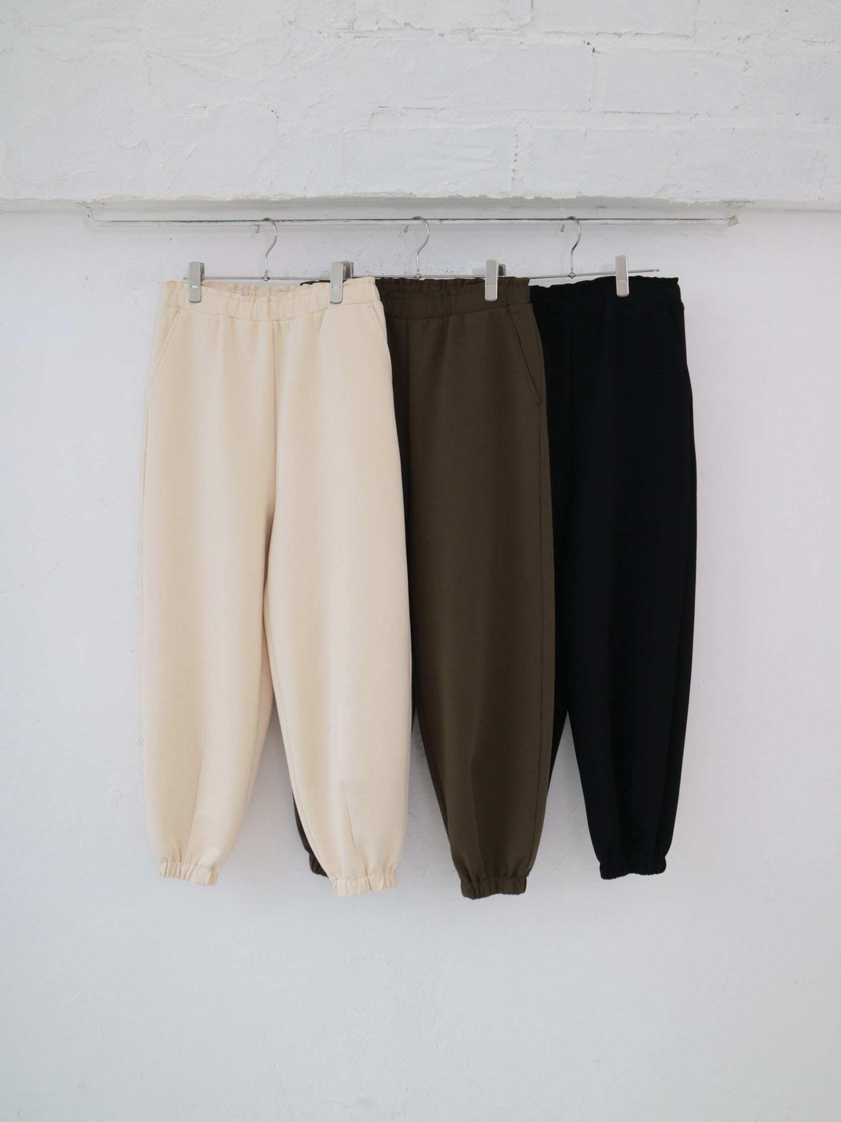 doux bleu　タック ジョガーパンツ　DB-2545-029