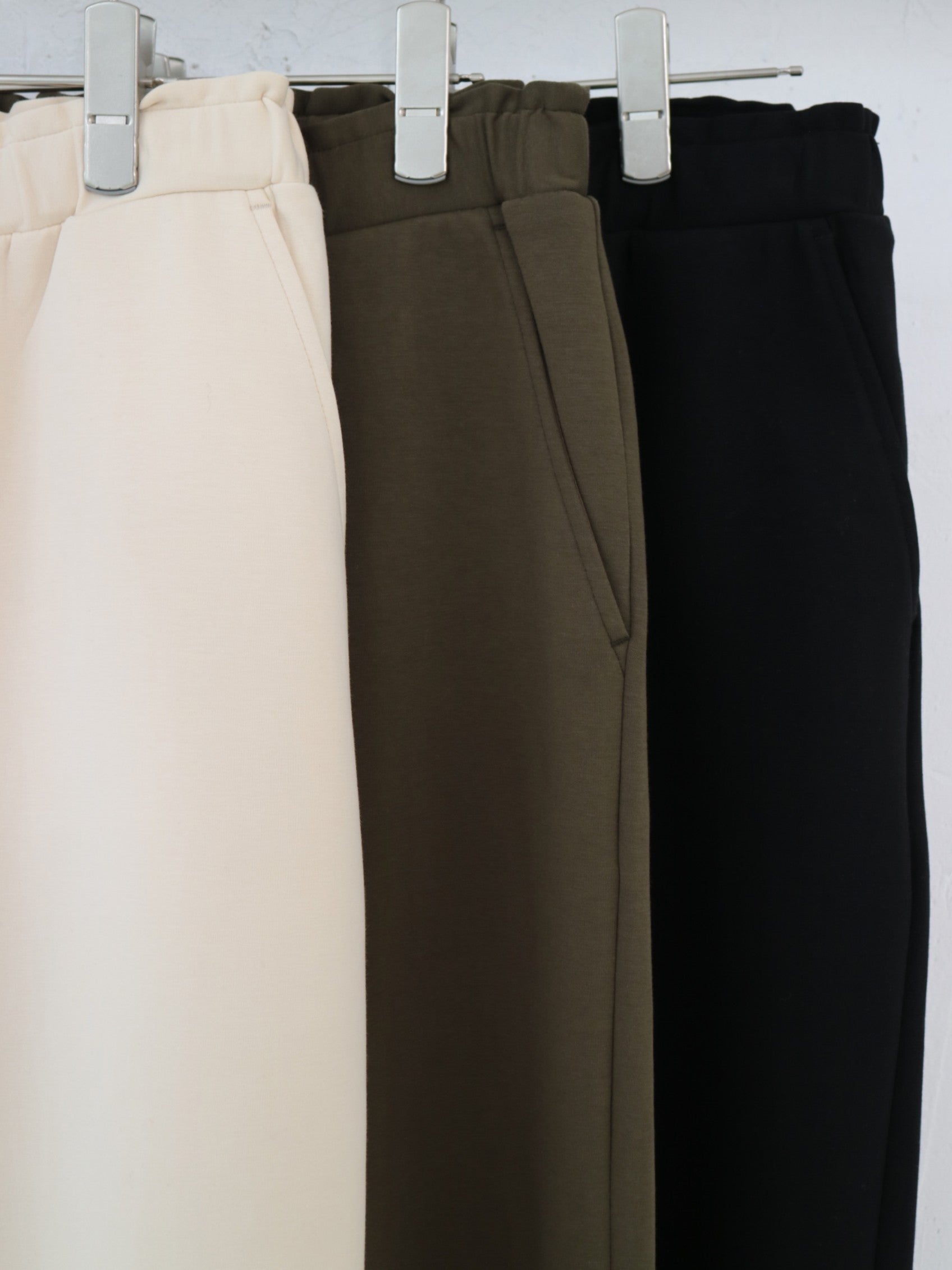 doux bleu　タック ジョガーパンツ　DB-2545-029