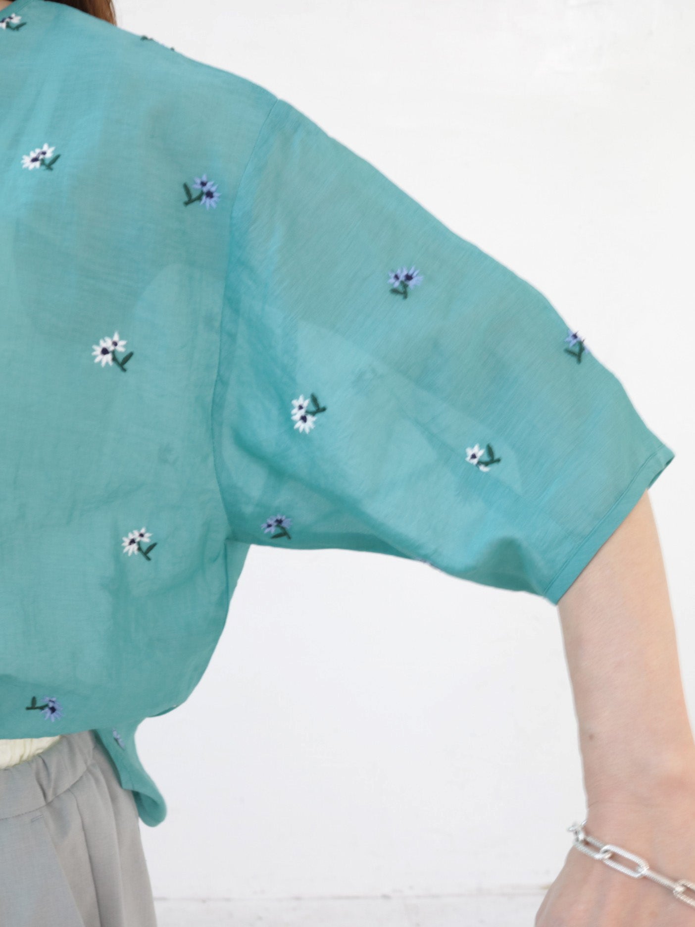 doux bleu　シアー刺繍ブラウス　　DB-2623-075
