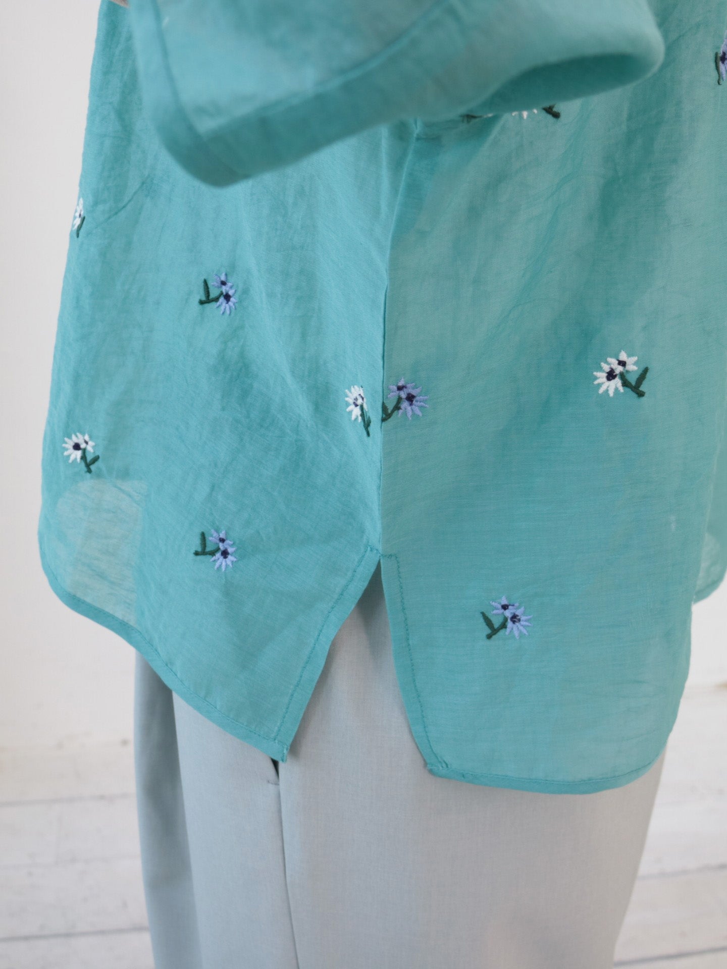 doux bleu　シアー刺繍ブラウス　　DB-2623-075