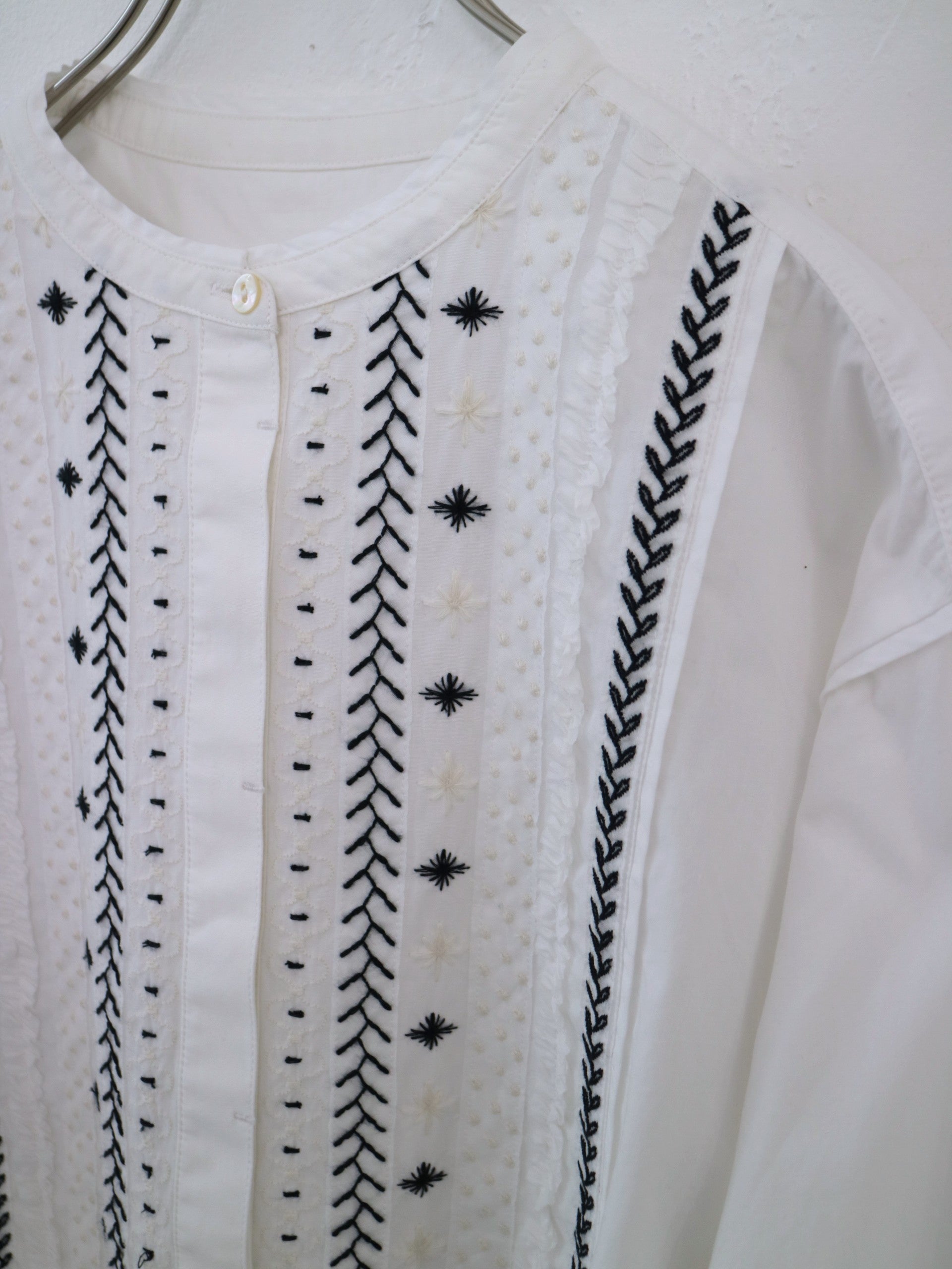 doux bleu　ステッチ エンブロイダリーシャツ　DB-2543-017