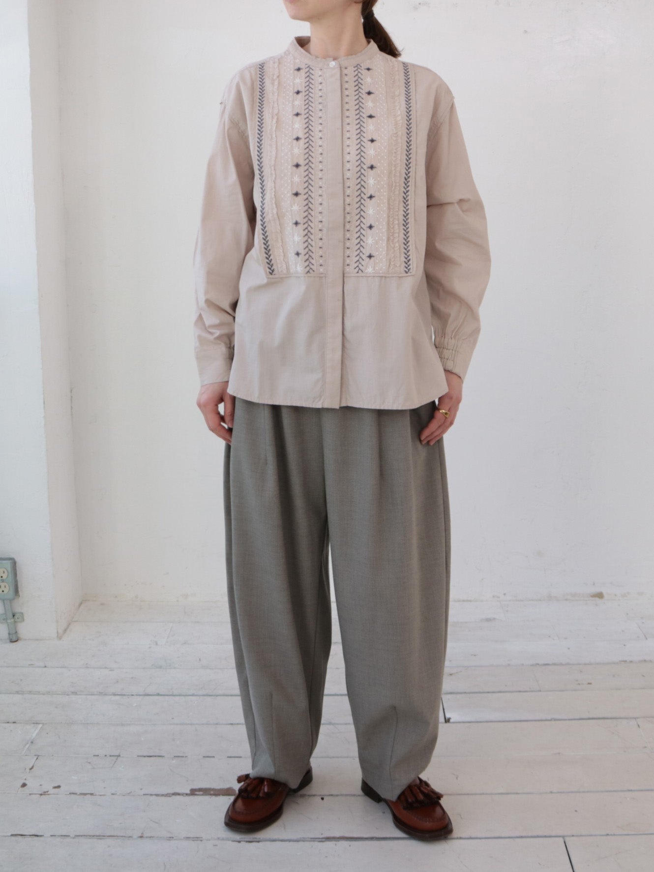 doux bleu　ステッチ エンブロイダリーシャツ　DB-2543-017