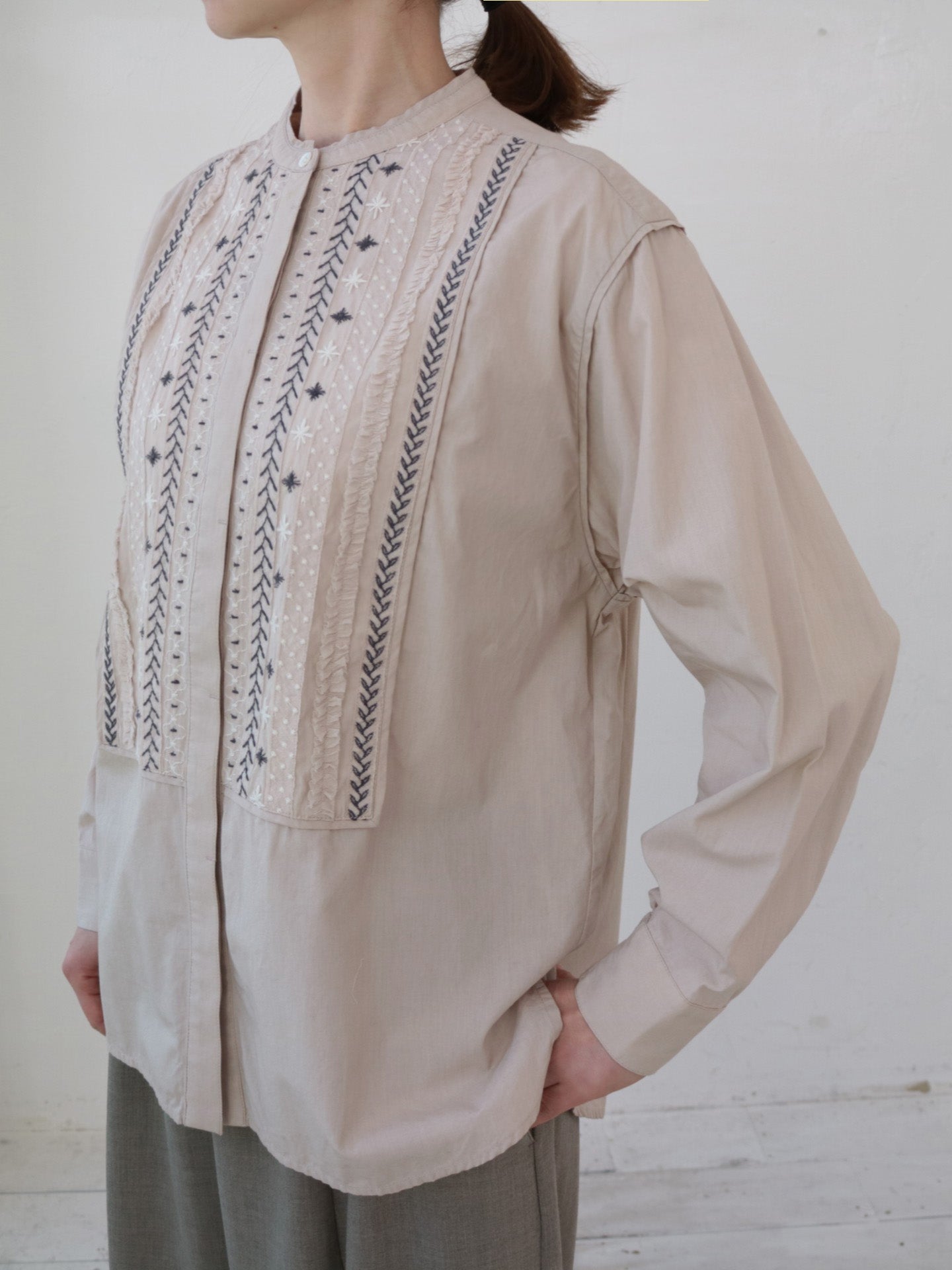 doux bleu　ステッチ エンブロイダリーシャツ　DB-2543-017