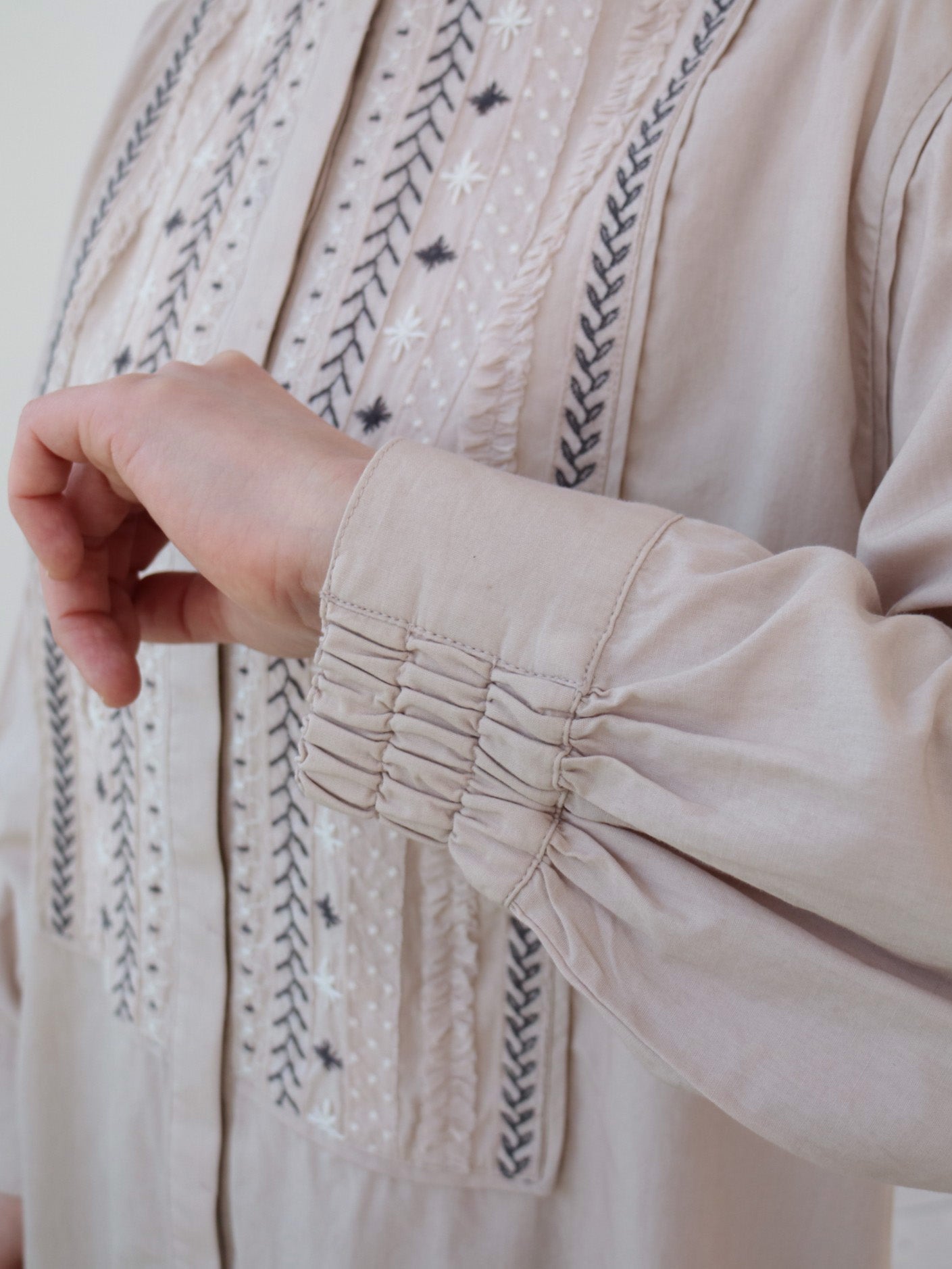 doux bleu　ステッチ エンブロイダリーシャツ　DB-2543-017