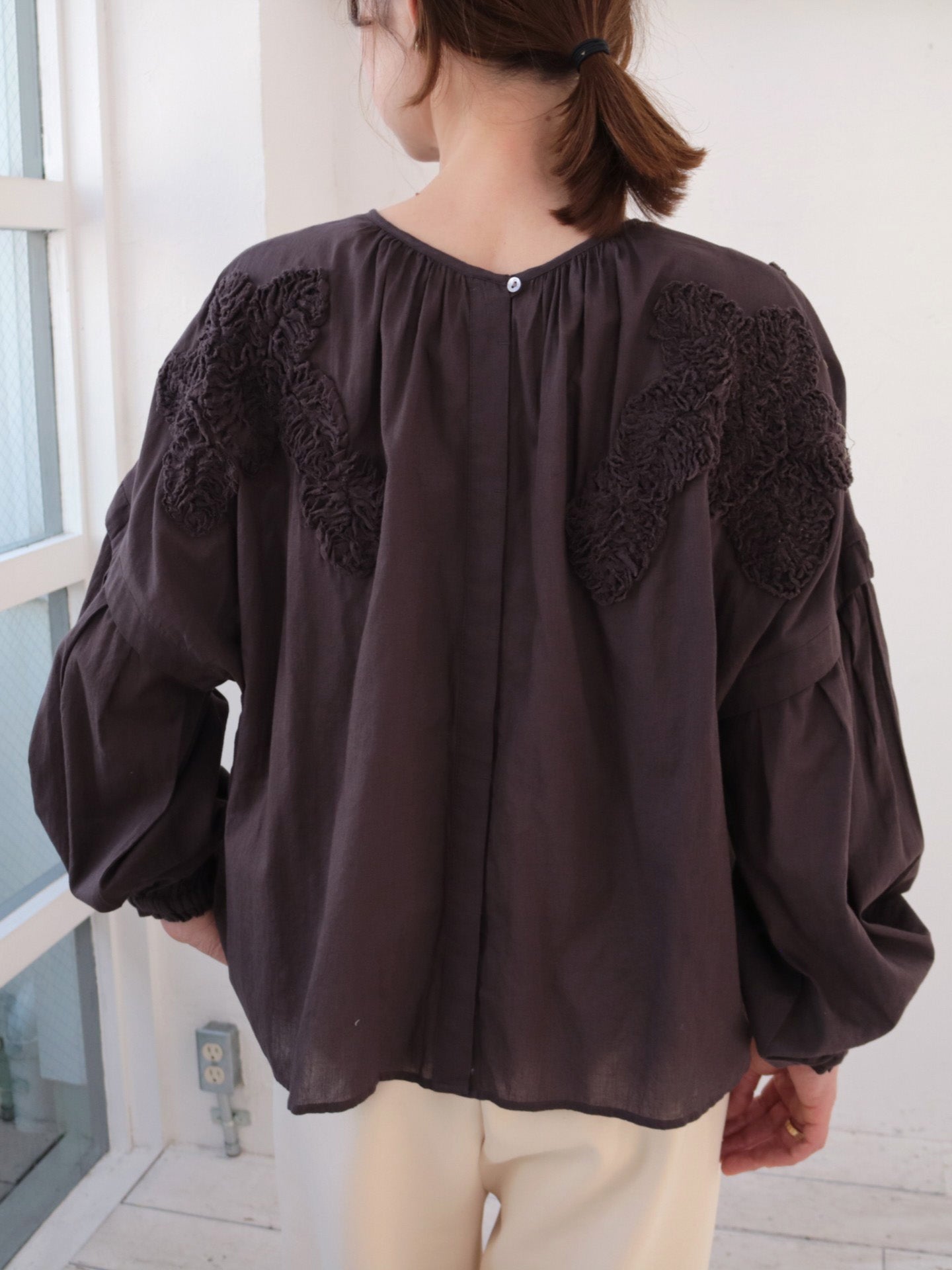 doux bleu　ストリング刺繍ブラウス　DB-2543-004