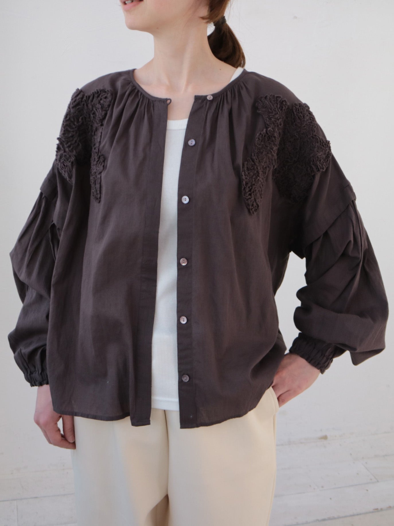 doux bleu　ストリング刺繍ブラウス　DB-2543-004