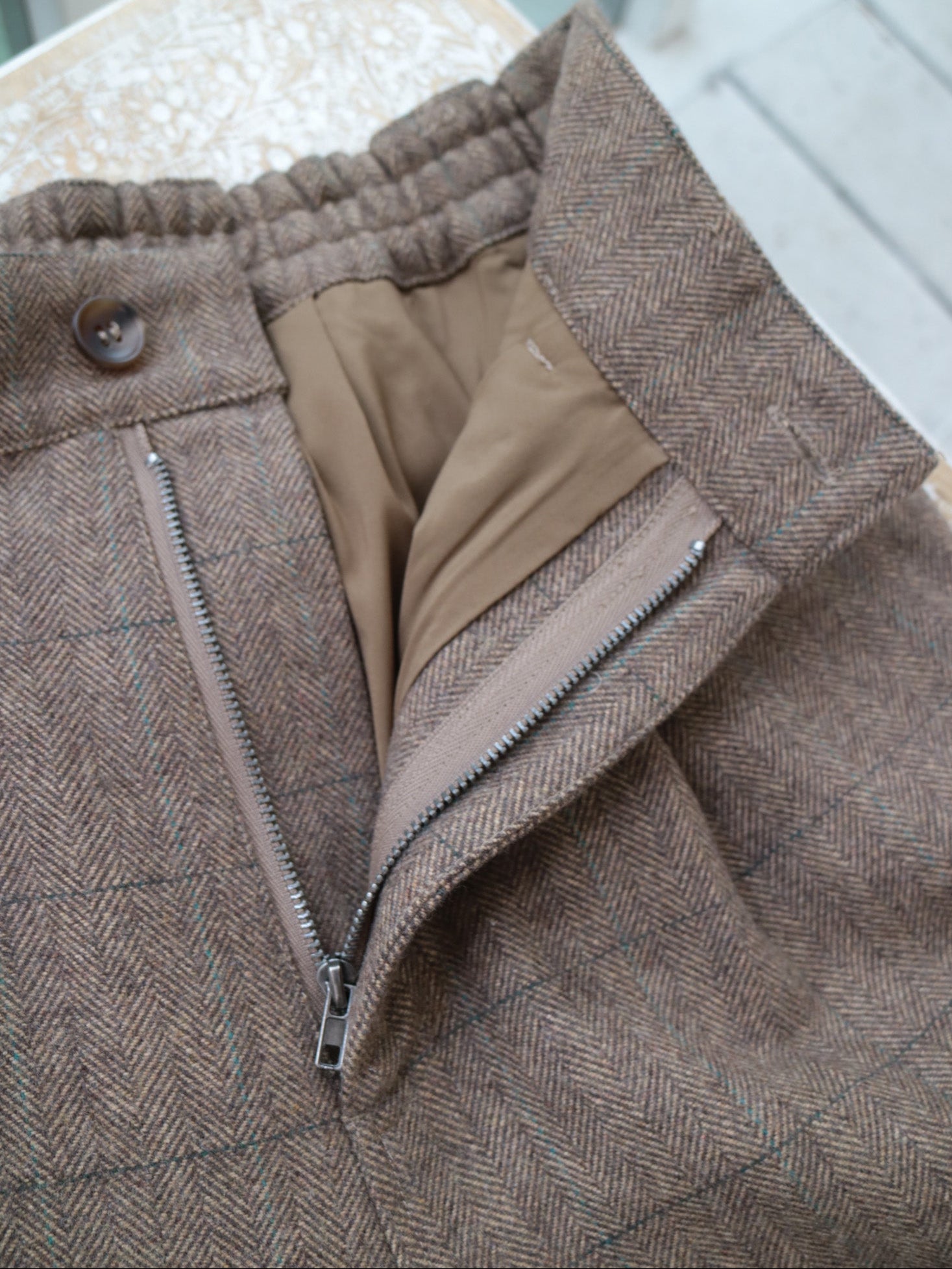 南青山5-5-25から歴史が始まる　　5525golf パンツ ドライオックス すっきり細見えパンツ（72-15PG02-204）｜ギャバジン