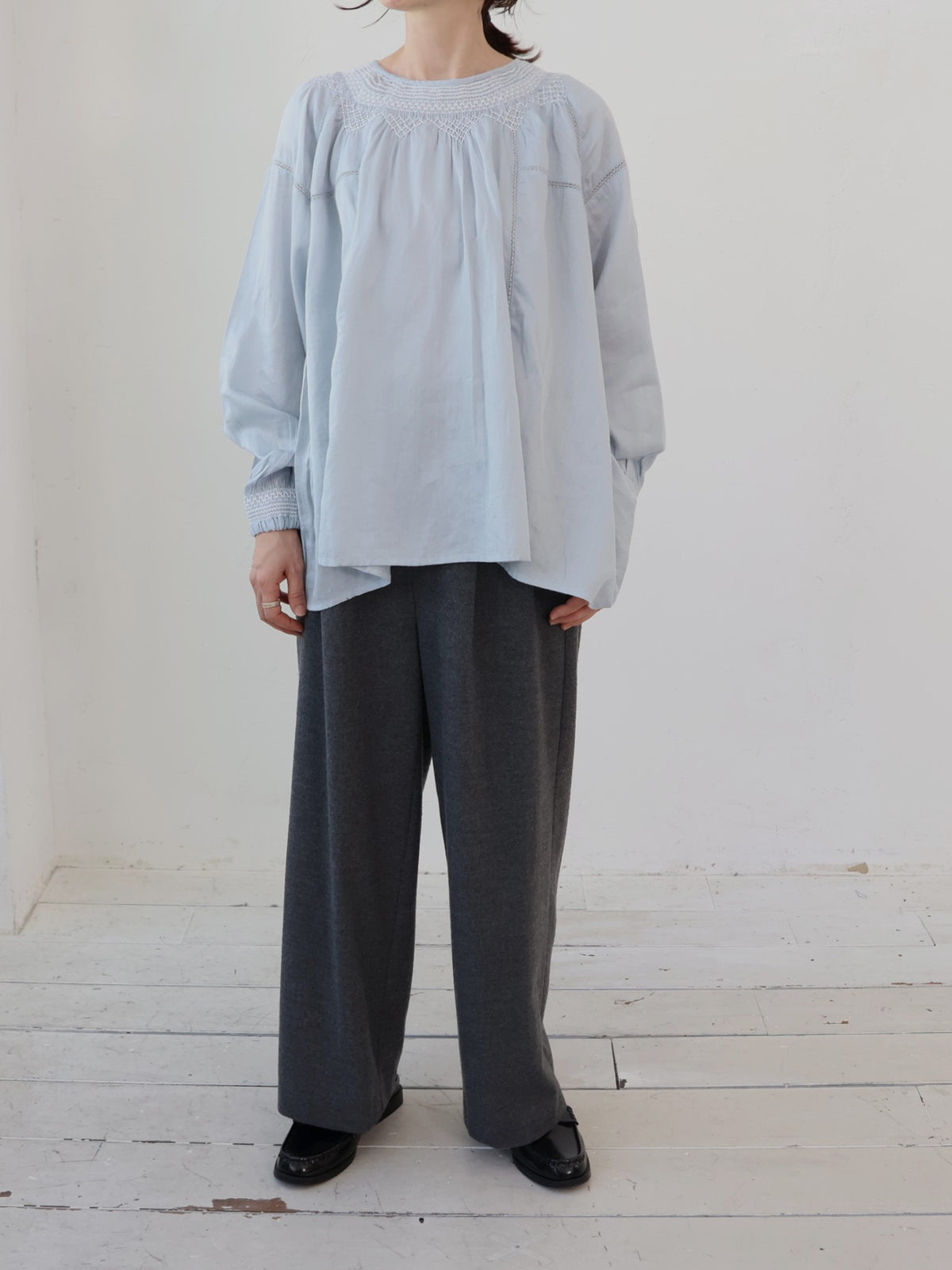 doux bleu　コットンサテン シャーリングブラウス　DB-2653-043