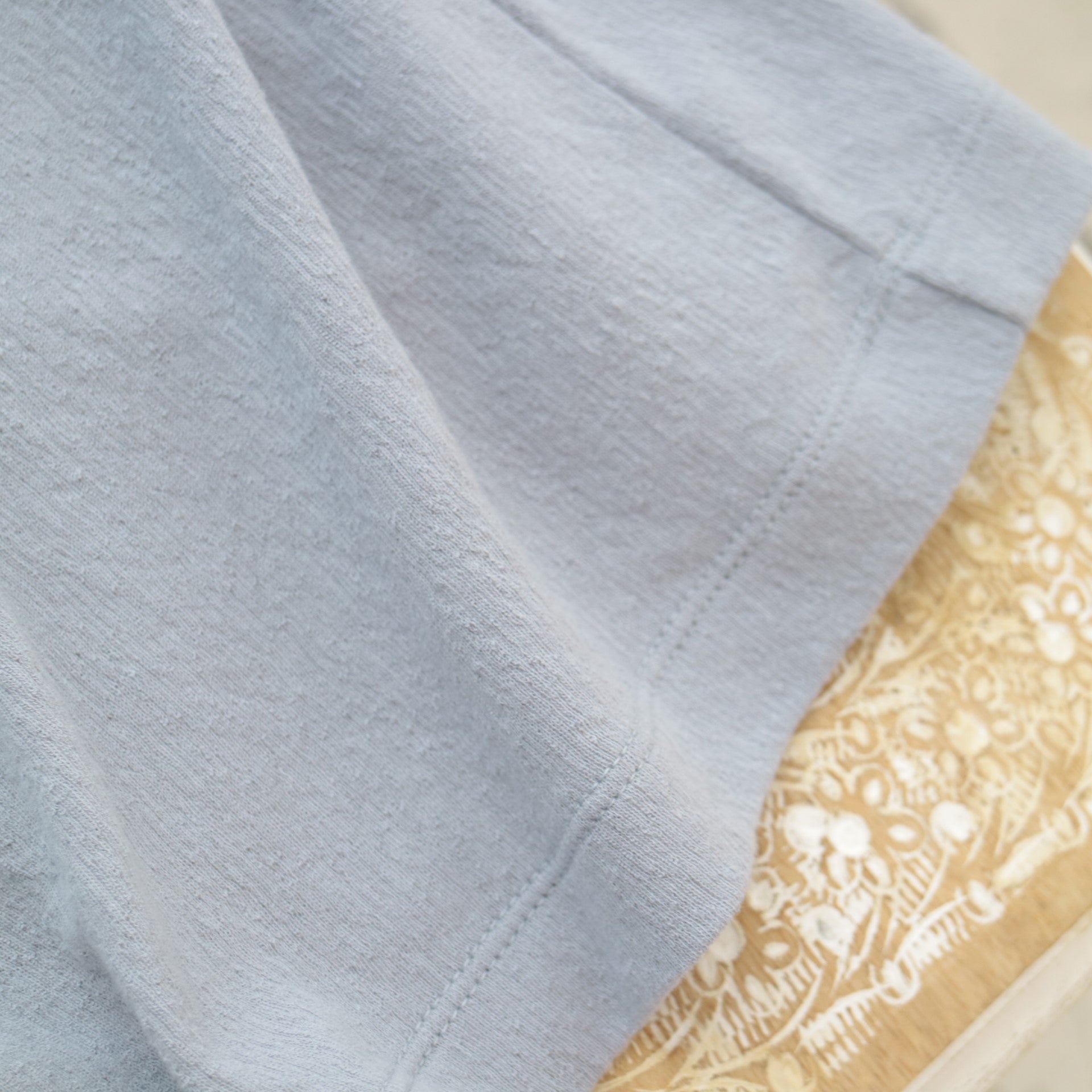 doux bleu　ツイストクレープ袖タックプルオーバー　DB-2421-049