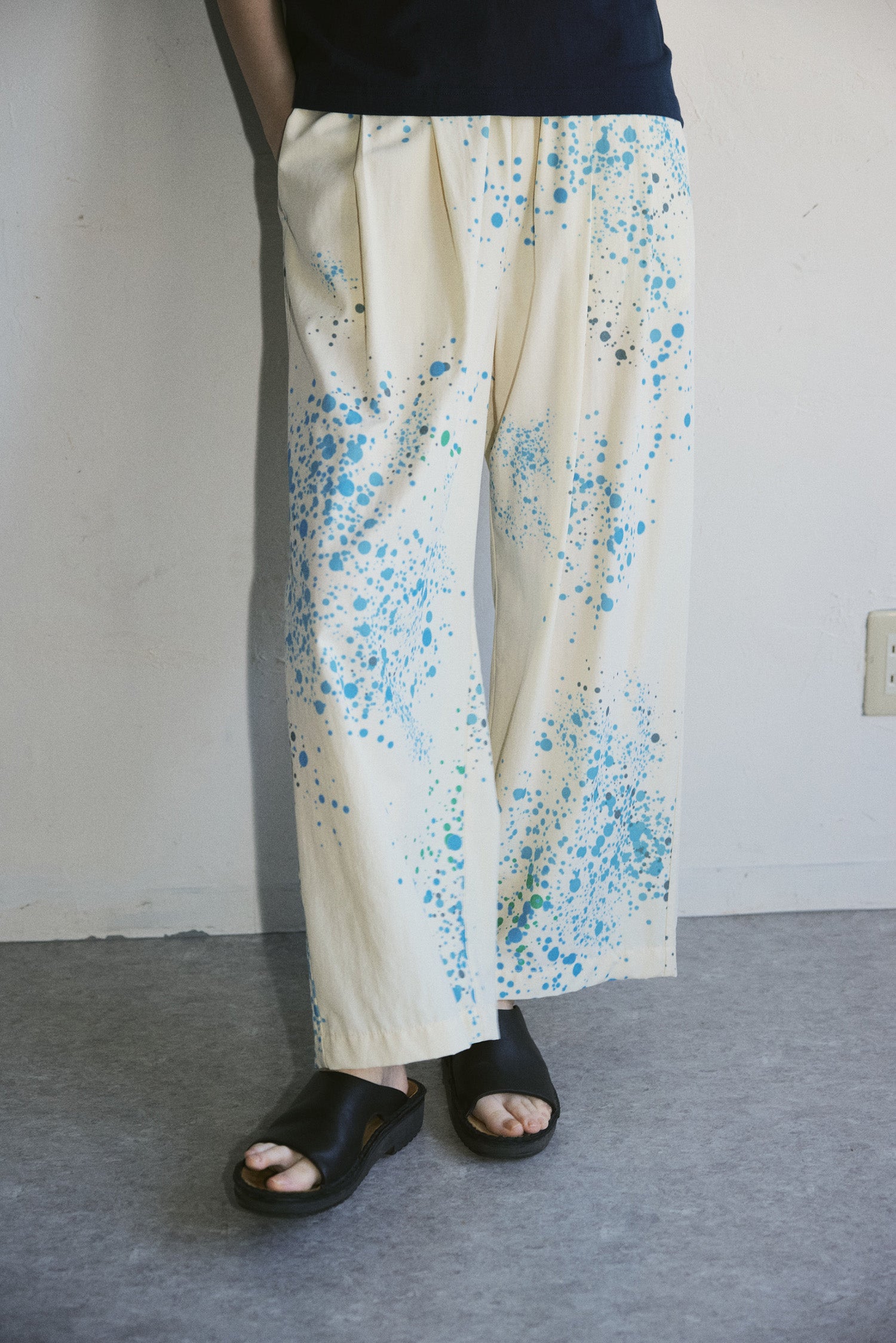 YARRA NEU PAINT ARTプリントイージーパンツ NU-5625-451