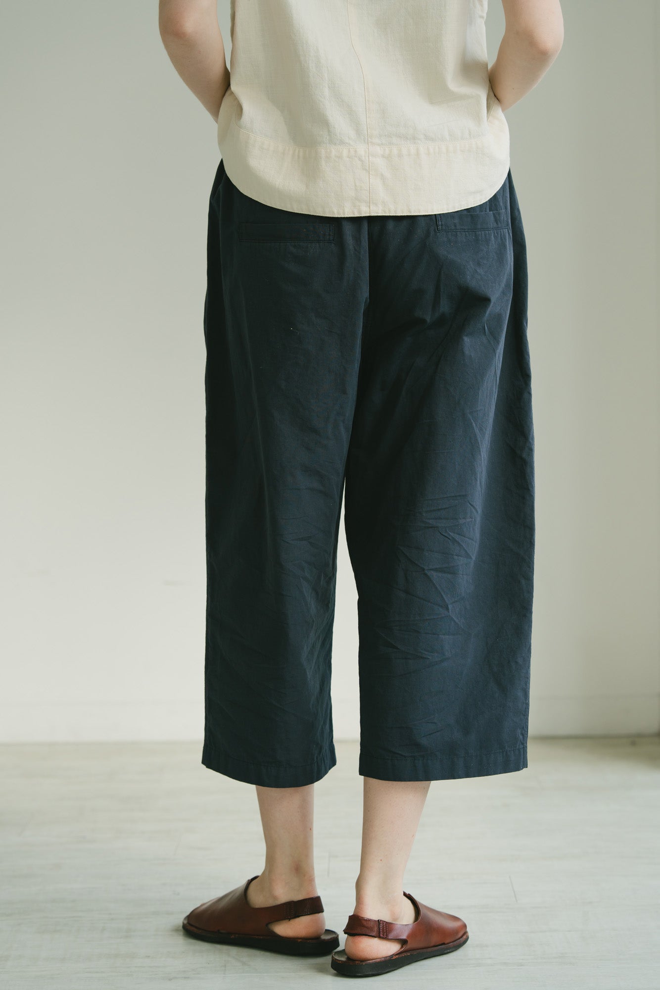 YARRA　８分丈裾ダーツパンツ　YR-1625-305