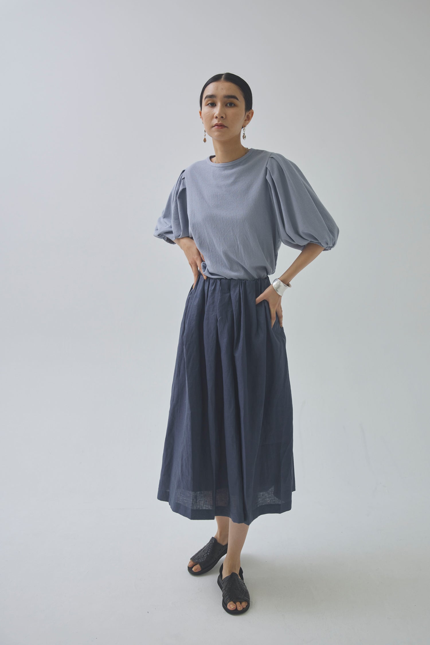 doux bleu　ツイストクレープ袖タックプルオーバー　DB-2421-049