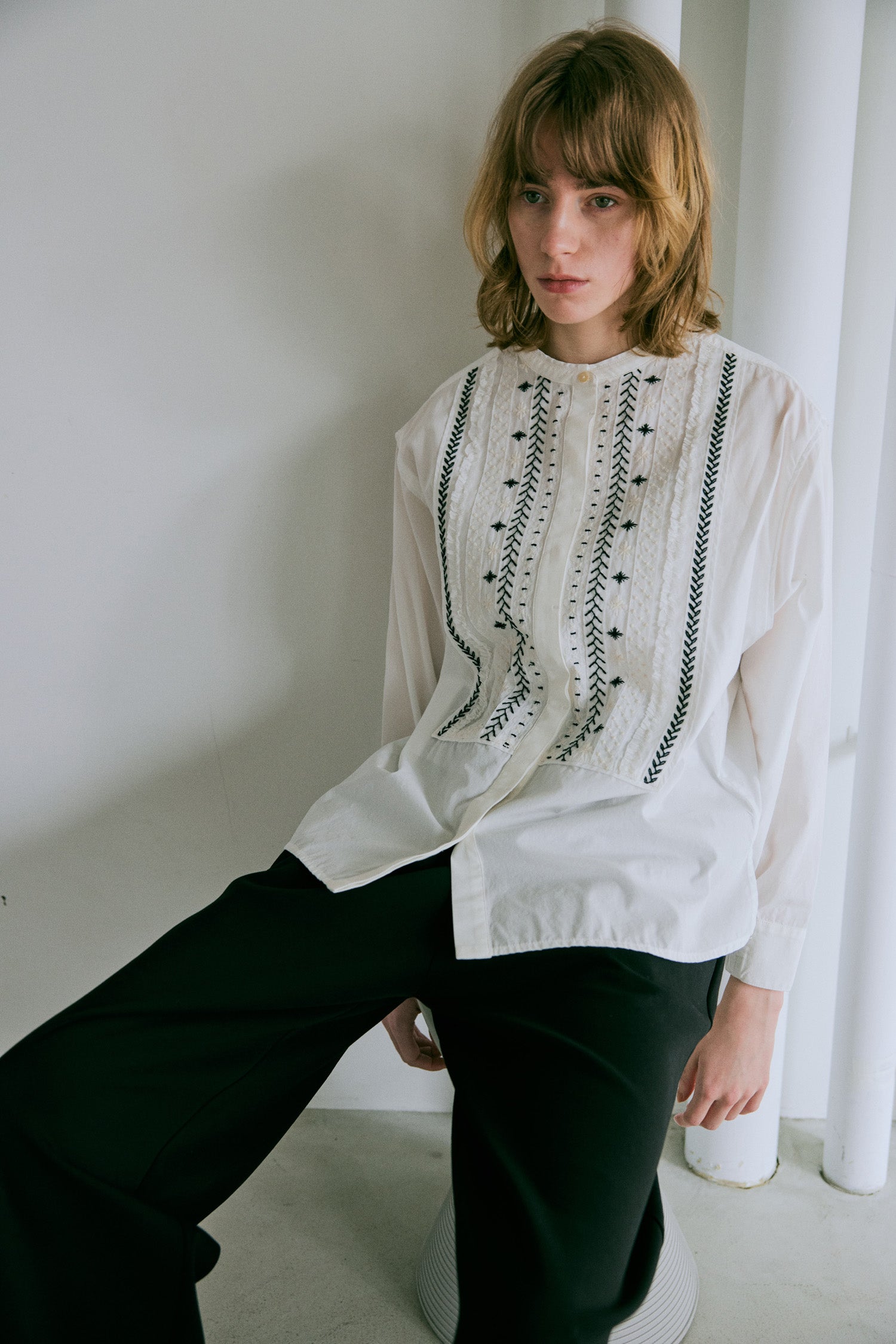 doux bleu　ステッチ エンブロイダリーシャツ　DB-2543-017