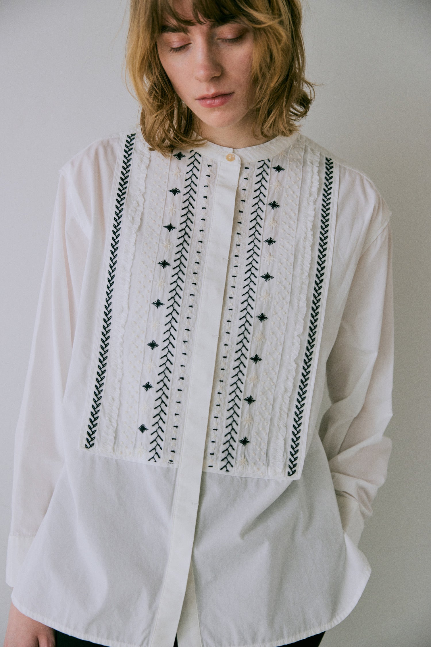 doux bleu　ステッチ エンブロイダリーシャツ　DB-2543-017