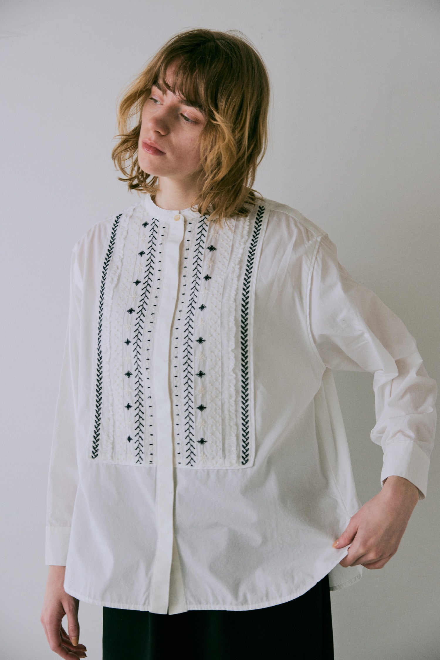 doux bleu　ステッチ エンブロイダリーシャツ　DB-2543-017