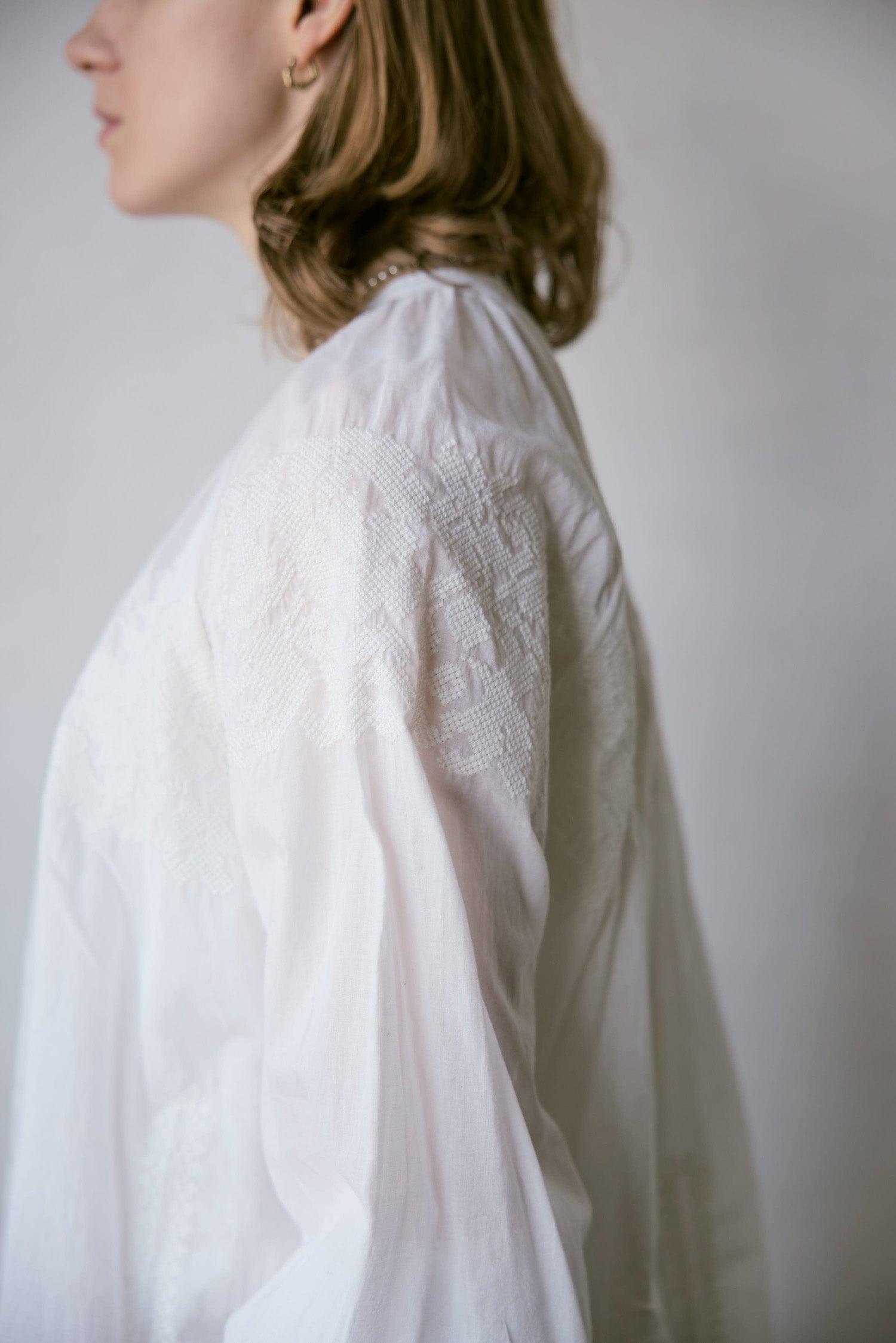doux bleu　80Sボイル エンブロイダリーブラウス　DB-2643-014