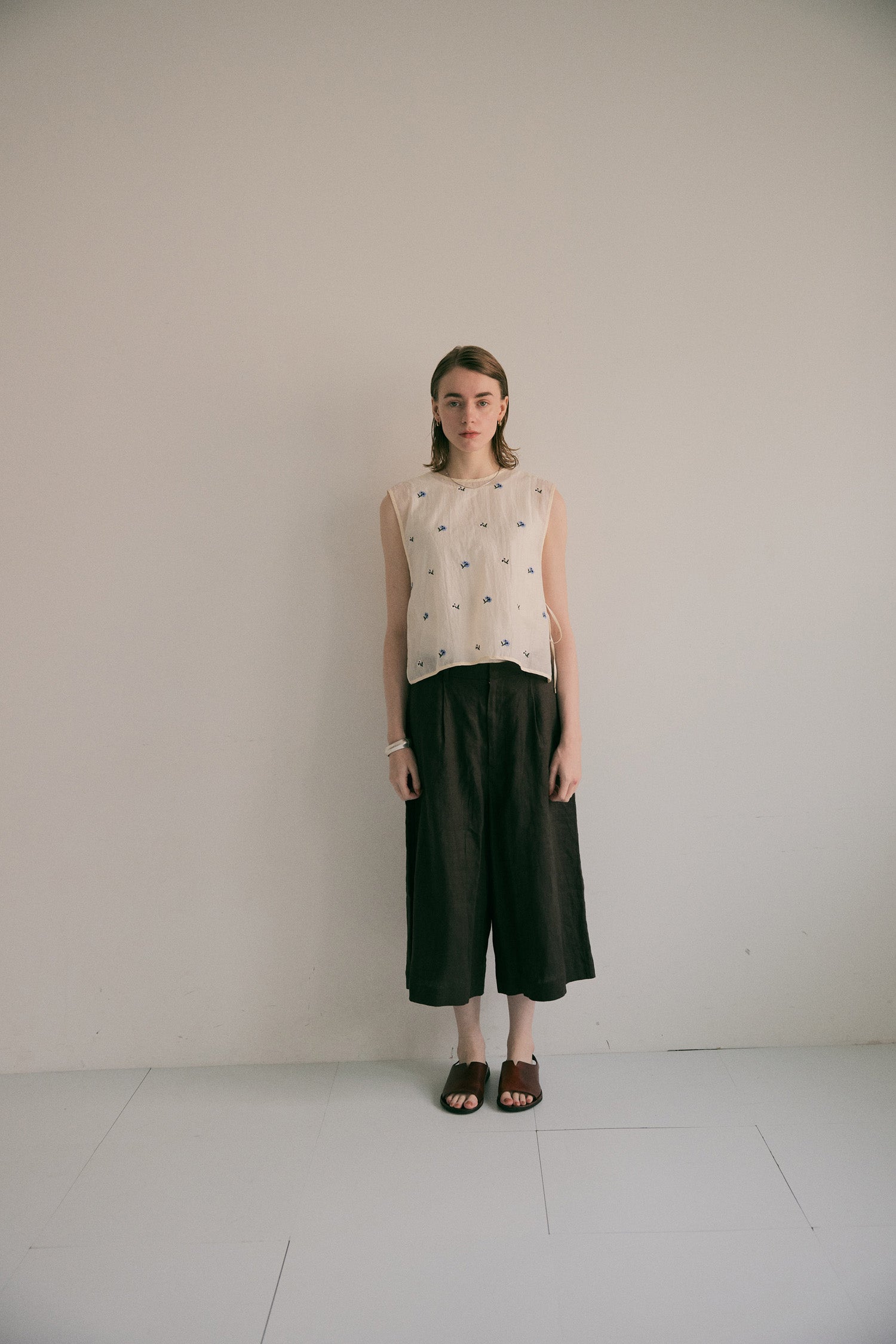 doux bleu シアー刺繍2wayベスト DB-2628-077