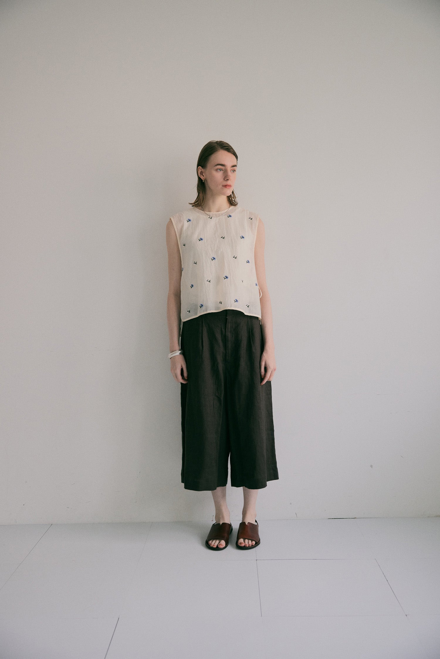 doux bleu シアー刺繍2wayベスト DB-2628-077