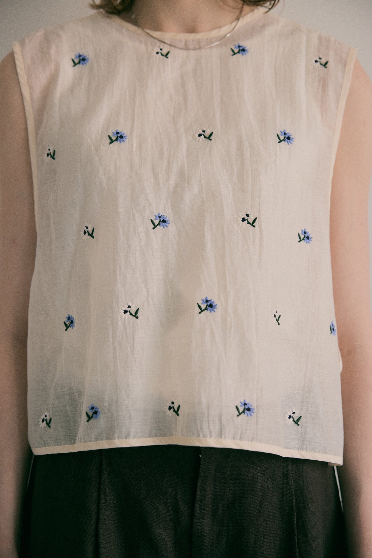 doux bleu シアー刺繍2wayベスト DB-2628-077
