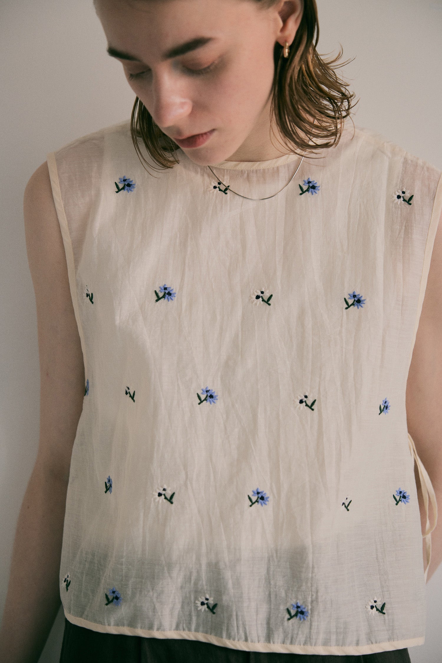 doux bleu シアー刺繍2wayベスト DB-2628-077