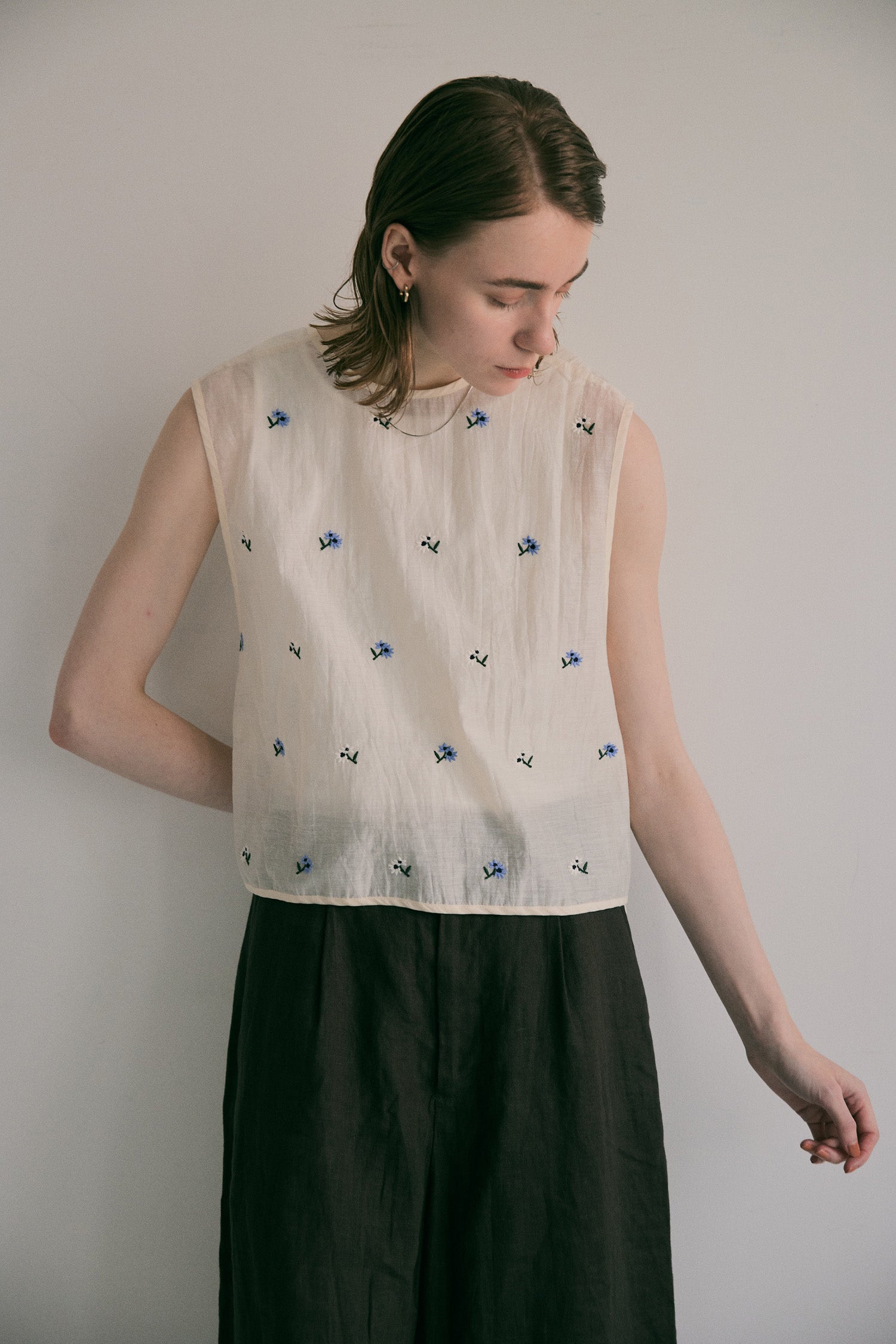 doux bleu　シアー刺繍2wayベスト　DB-2628-077