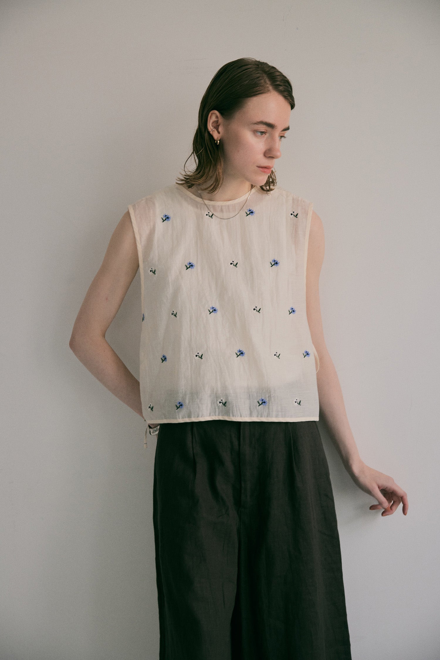 doux bleu　シアー刺繍2wayベスト　DB-2628-077