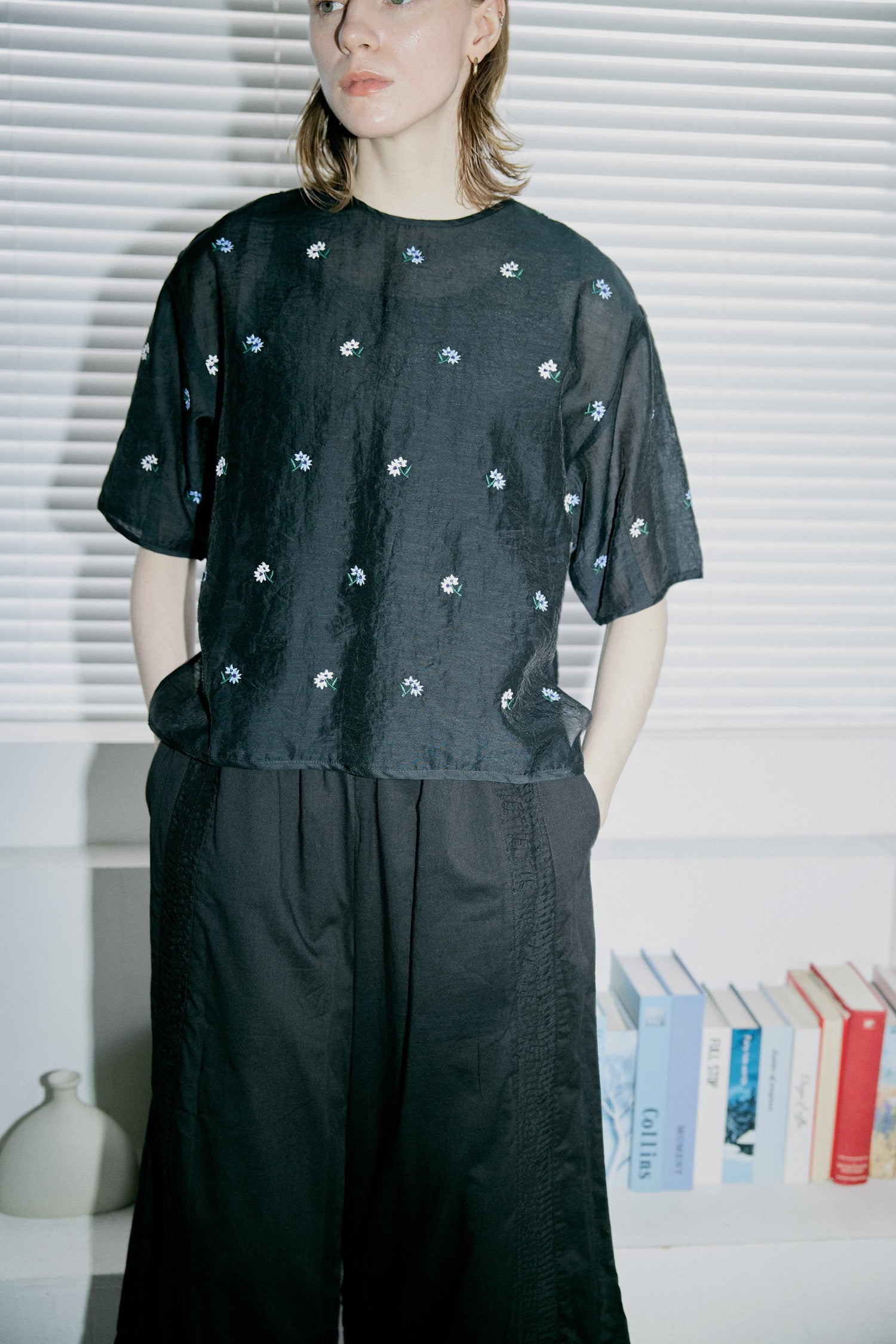doux bleu　シアー刺繍ブラウス　　DB-2623-075