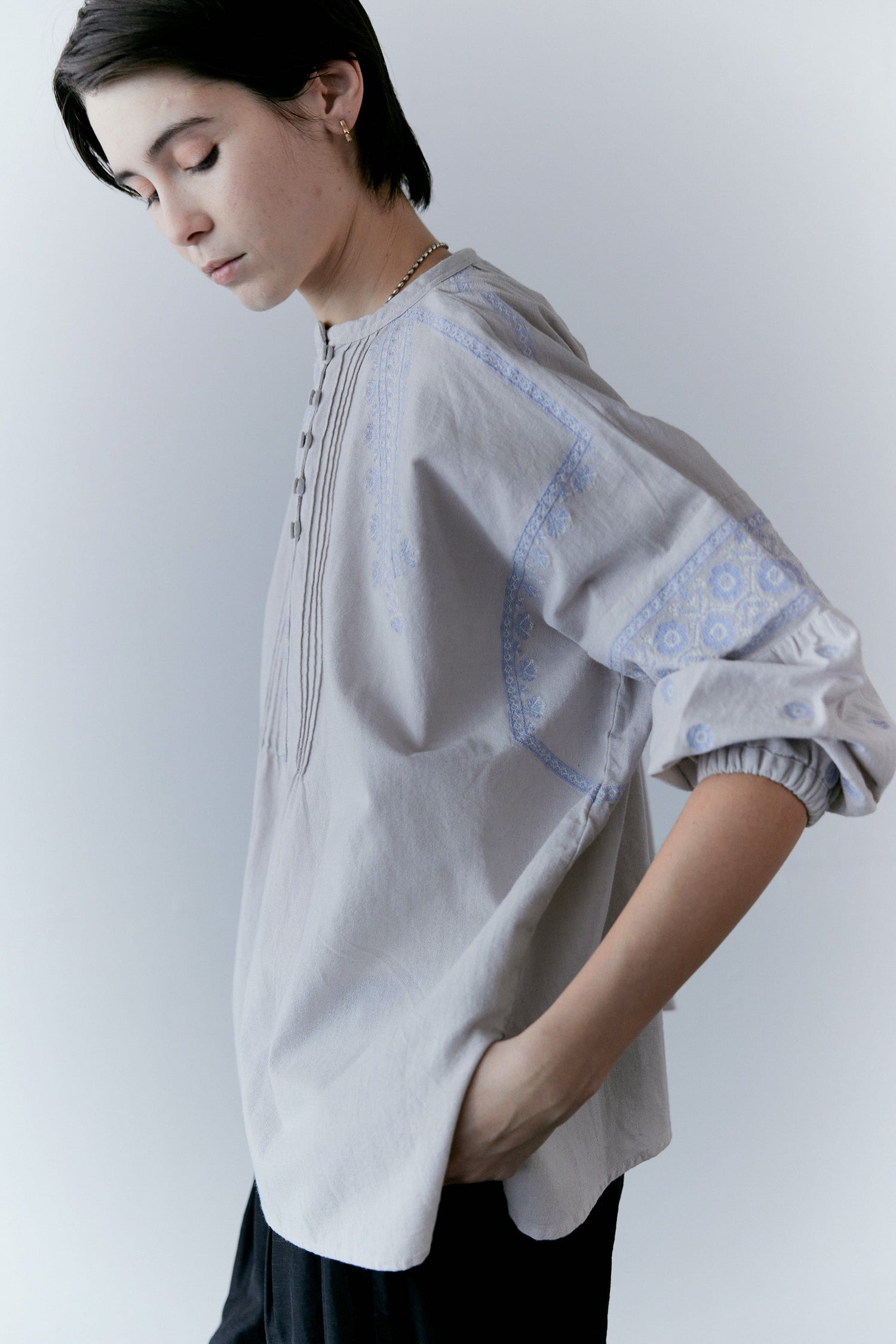doux bleu　C/L クロスステッチ刺繍ブラウス　DB-2613-015