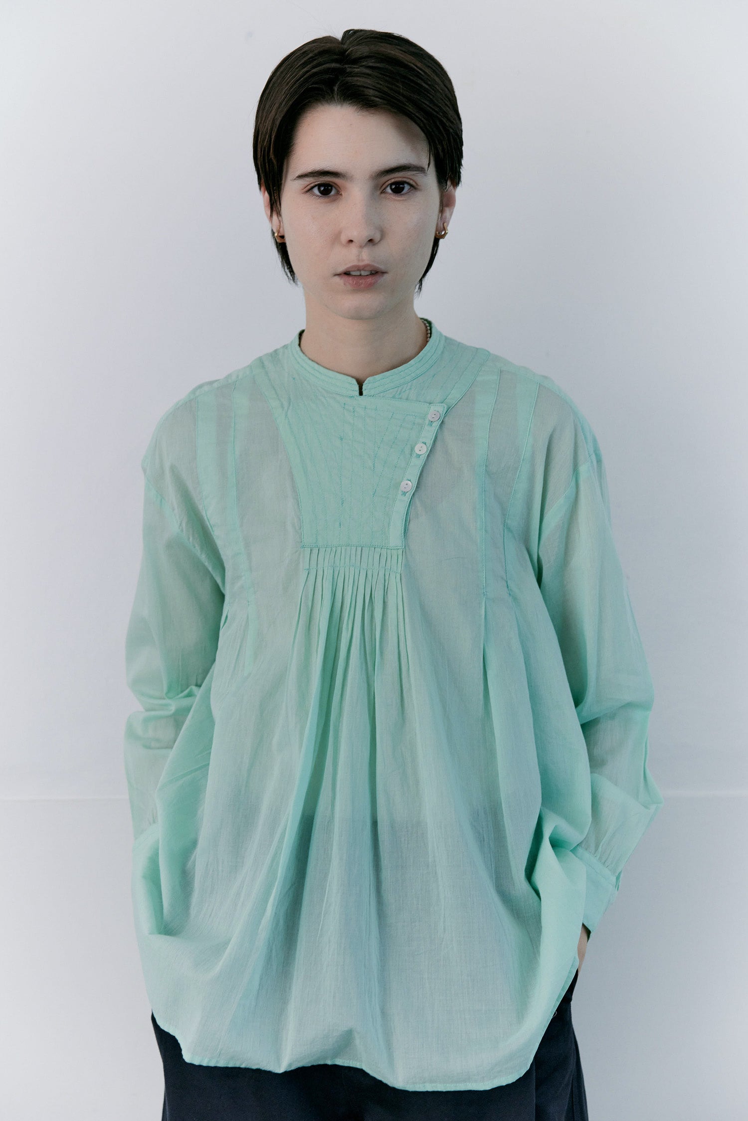 doux bleu　コットンカディ ギャザープルオーバーシャツ　DB-2613-030