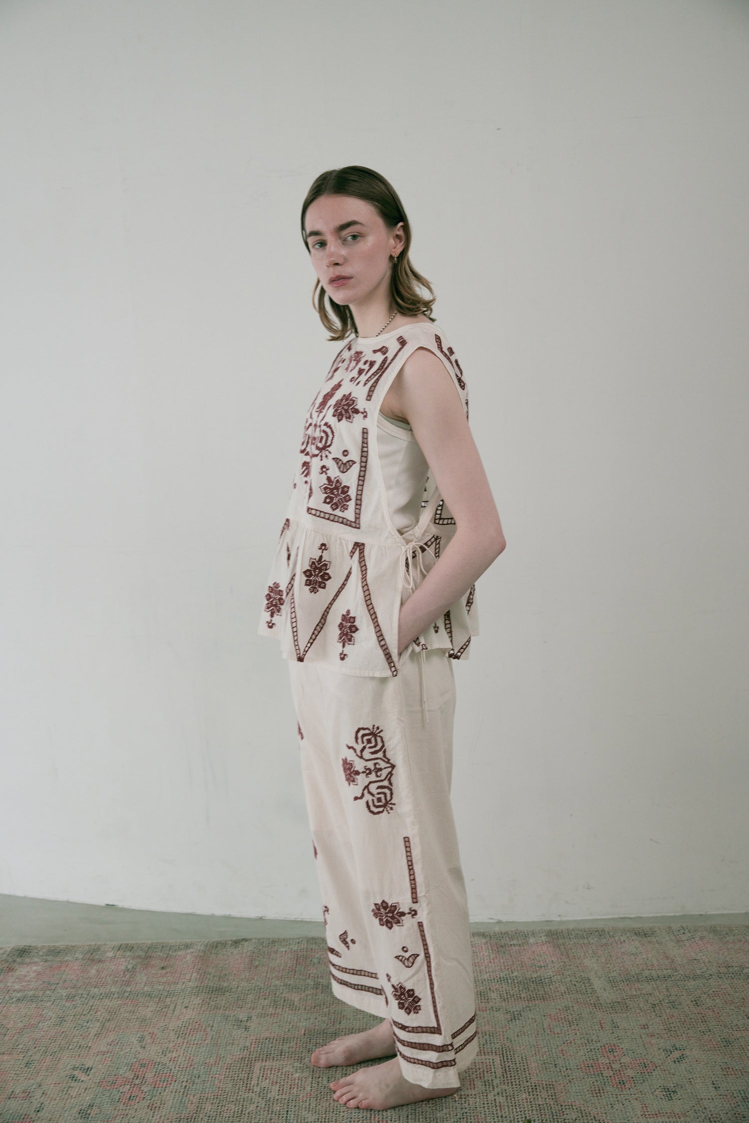 doux bleu　クロスステッチ刺繍パンツ　DB-2535-082