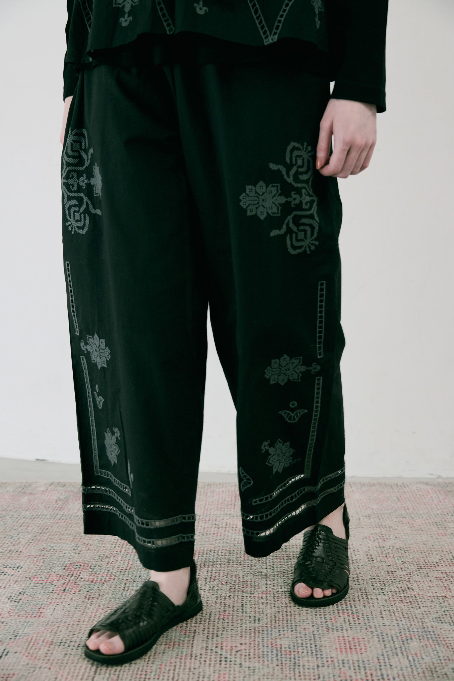 doux bleu　クロスステッチ刺繍パンツ　DB-2535-082