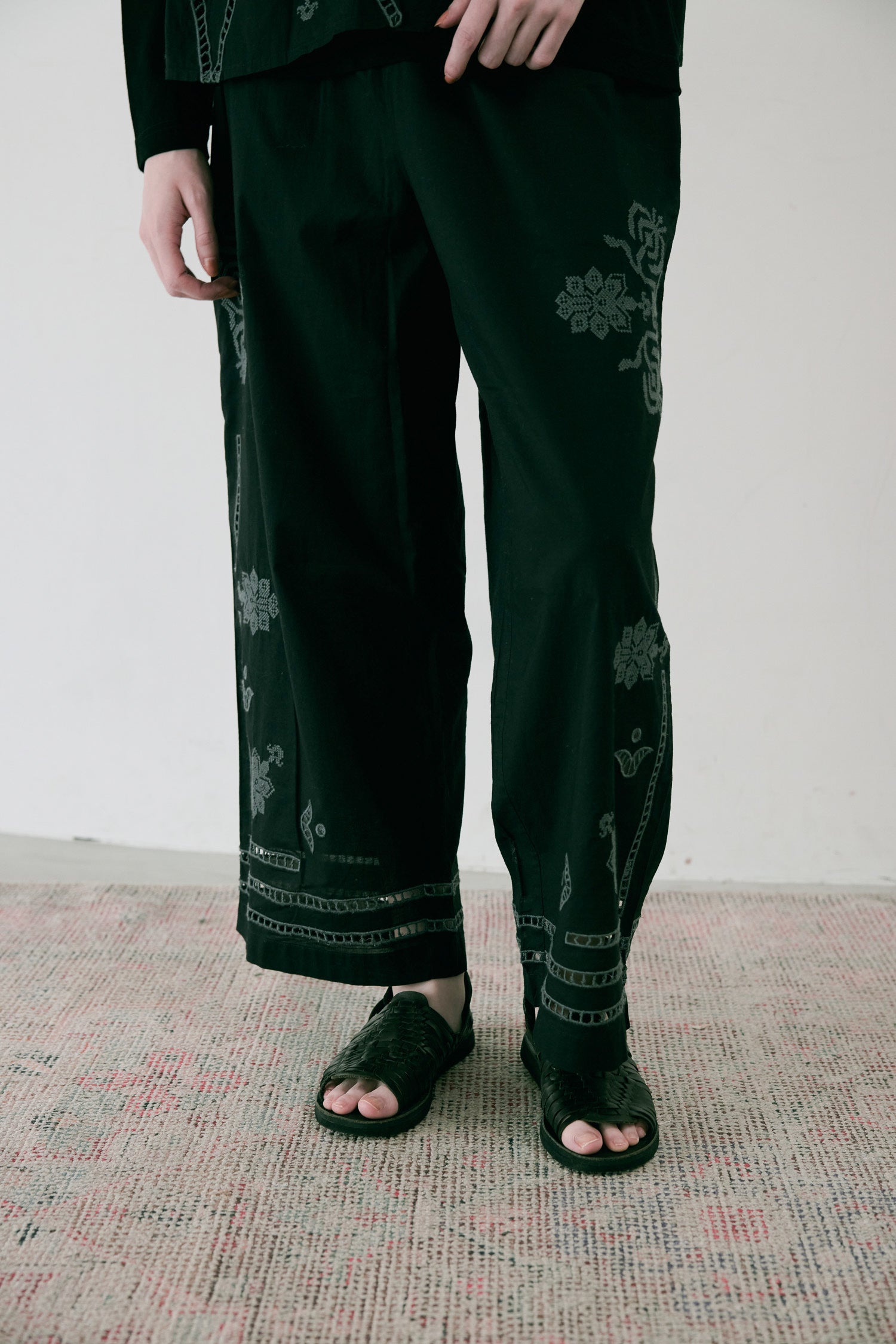 doux bleu　クロスステッチ刺繍パンツ　DB-2535-082