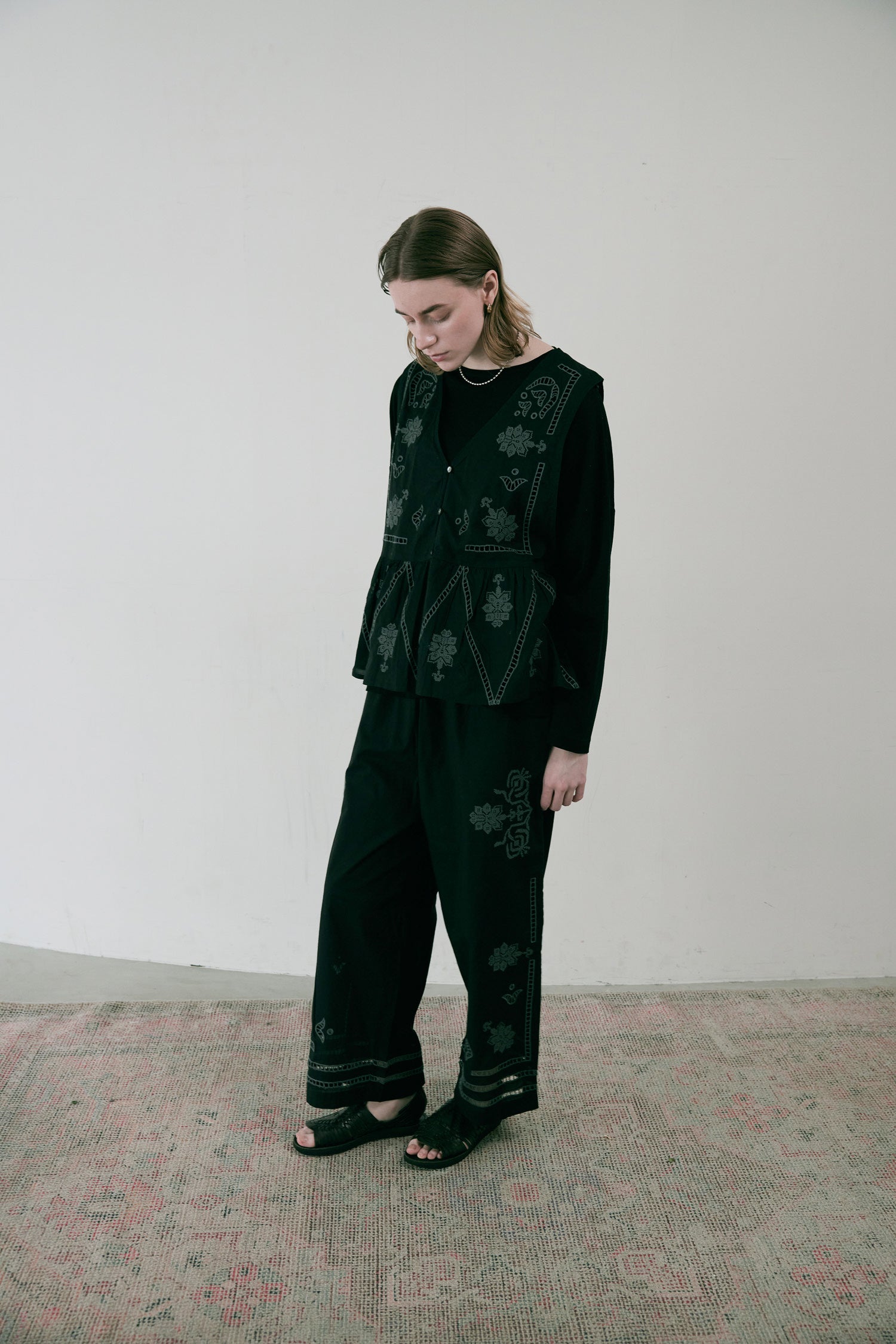 doux bleu　クロスステッチ刺繍パンツ　DB-2535-082