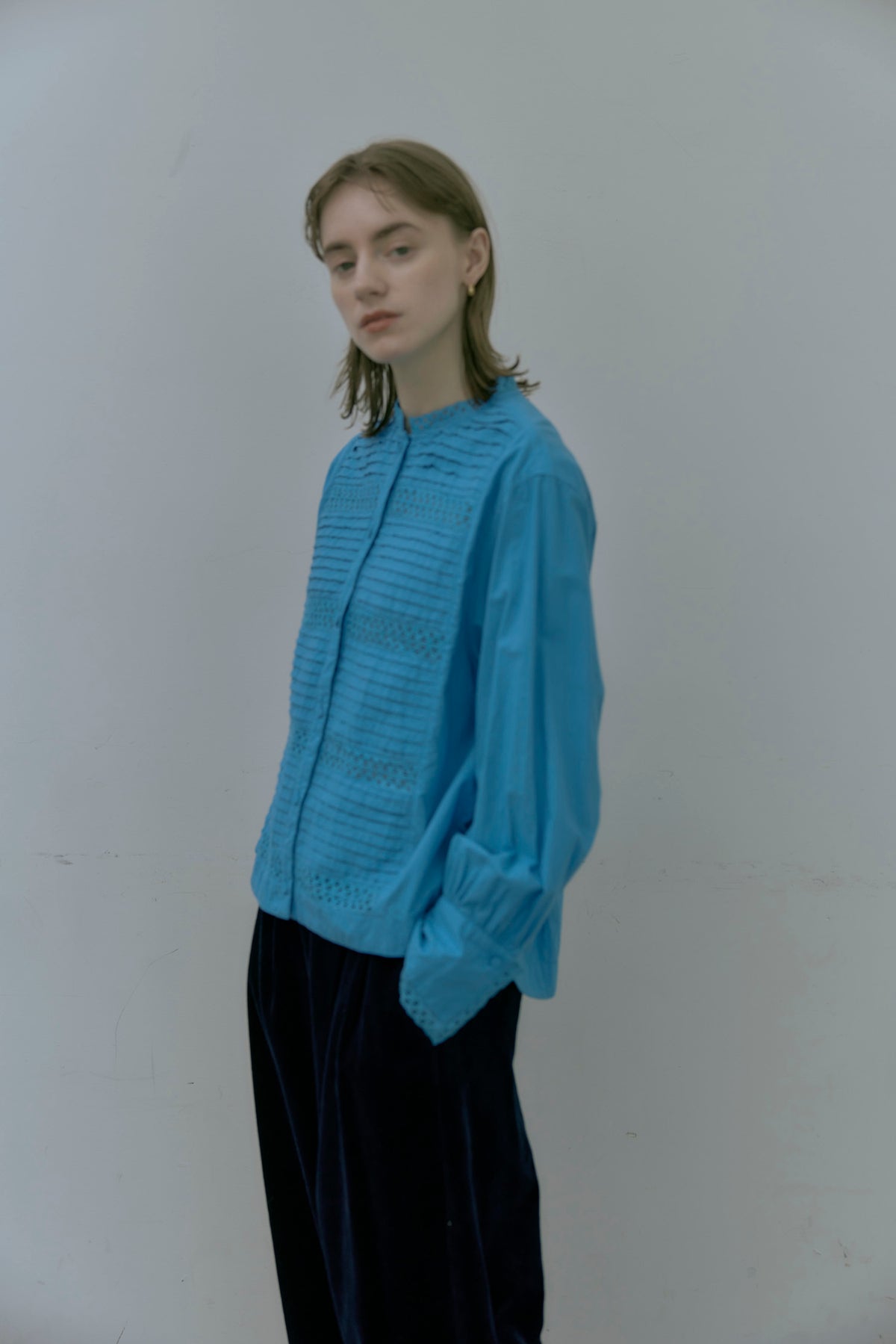 doux bleu　コットンキャンブリック 刺繍レースブラウス　DB-2653-051
