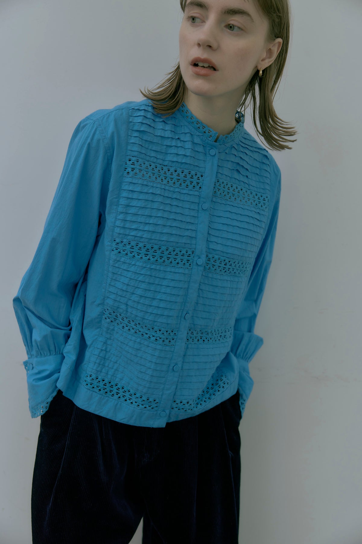 doux bleu　コットンキャンブリック 刺繍レースブラウス　DB-2653-051
