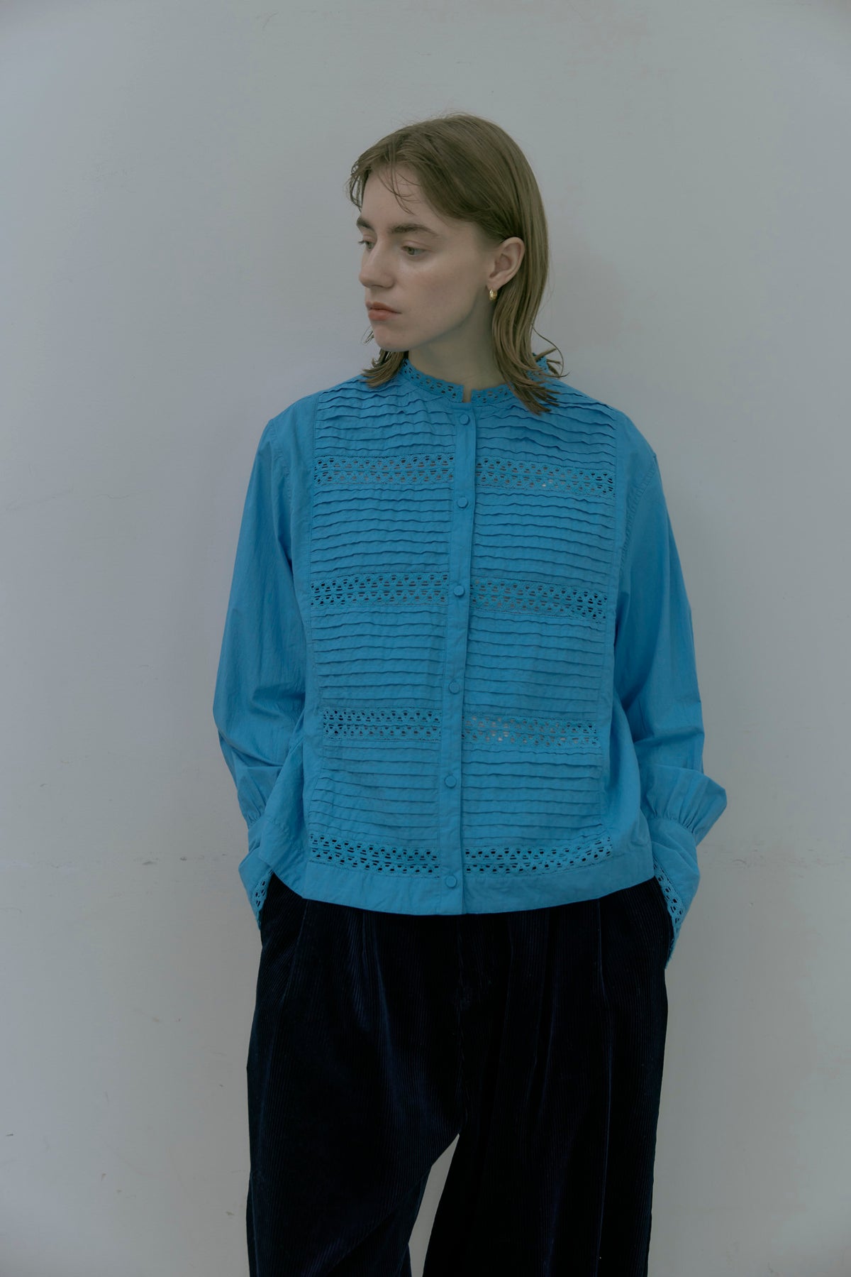 doux bleu　コットンキャンブリック 刺繍レースブラウス　DB-2653-051