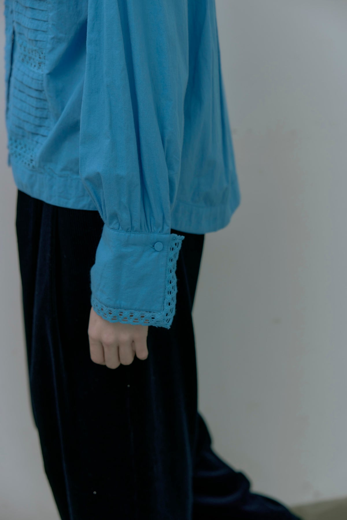 doux bleu　コットンキャンブリック 刺繍レースブラウス　DB-2653-051